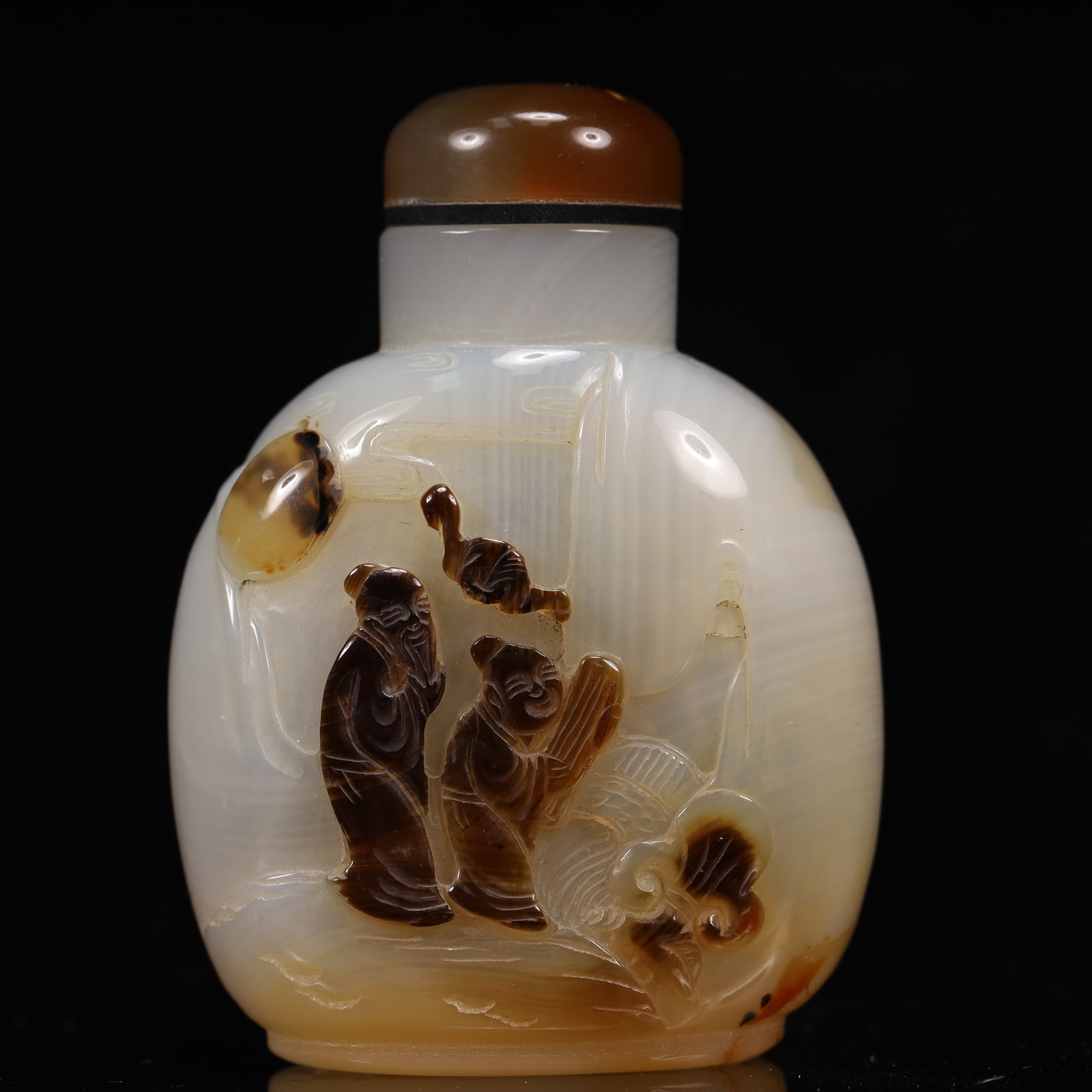 An Exquisite Agate Figure Pattern Snuff Bottle: An Exquisite Agate Figure Pattern Snuff Bottle,Qing Dynasty, China,Size:2.2inx1.2inx3in,Weight:90g 玛瑙人物纹鼻烟壶,中国清代