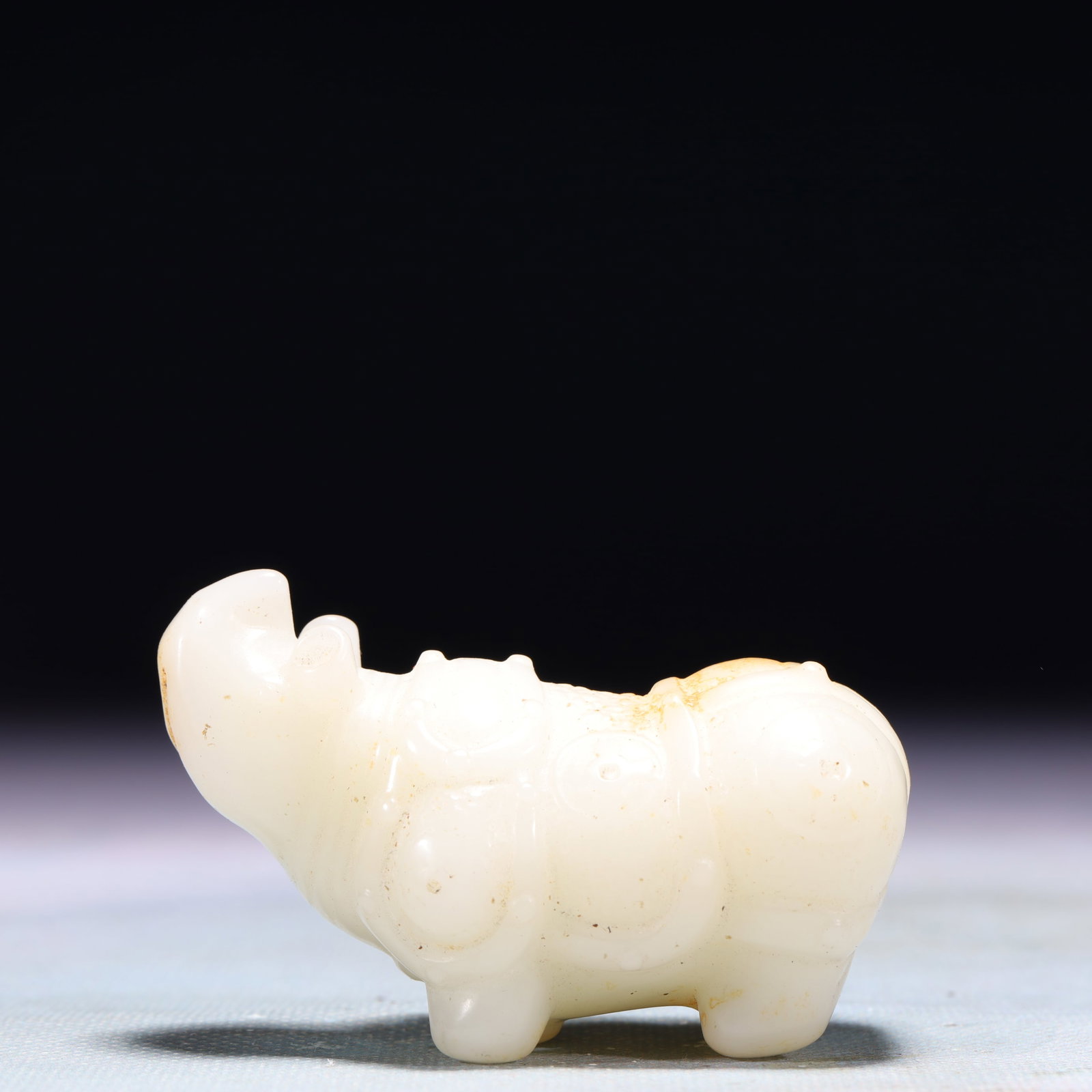 An Exquisite White Jade Rhinoceros Ornament: An Exquisite White Jade Rhinoceros Ornament,Qing Dynasty,China,Size:3inx1.2inx1.6in,Weight:139g 白玉犀牛摆件,中国清代