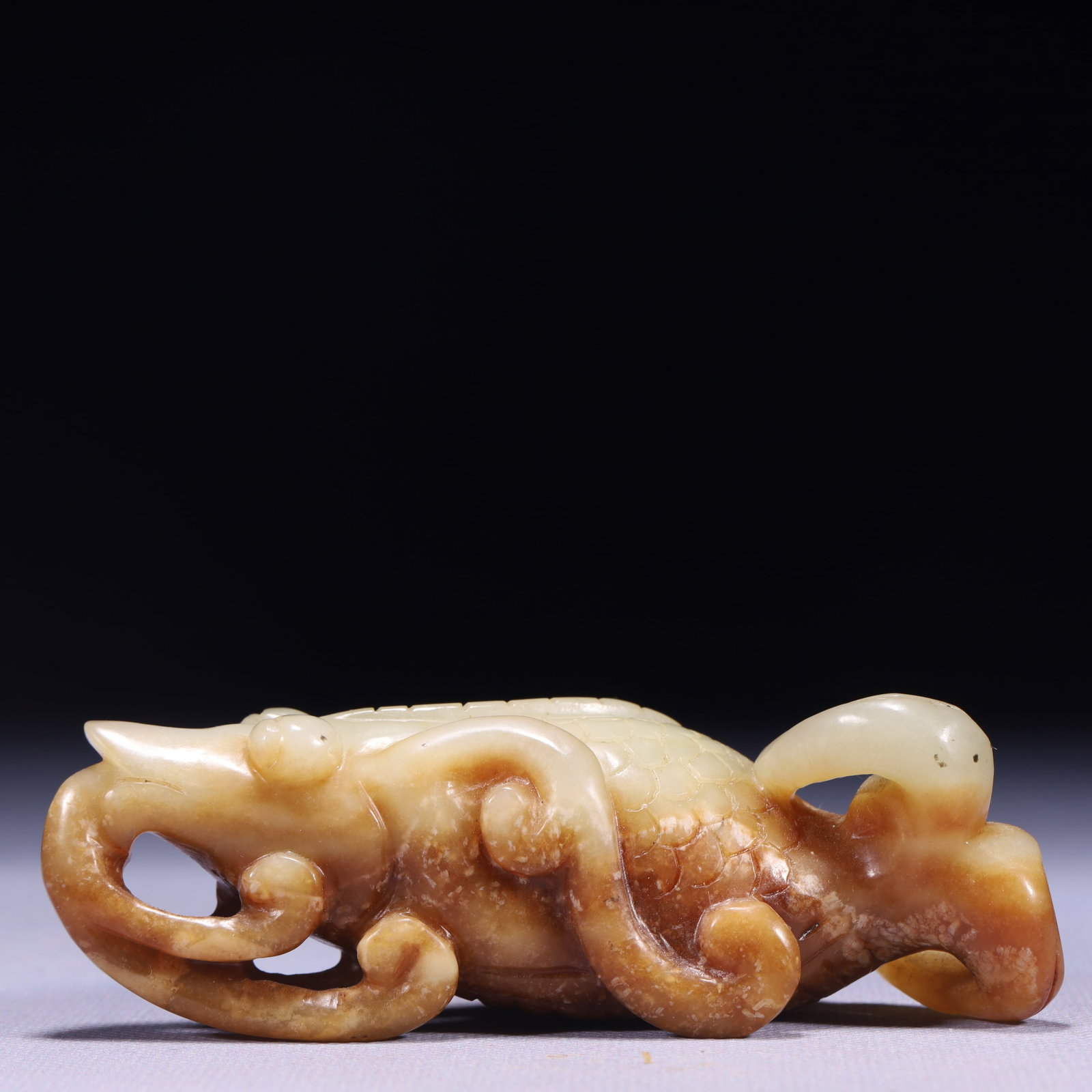 An Exquisite White Jade Fish Ornament: An Exquisite White Jade Fish Ornament,Qing Dynasty,China,Size:4.3inx1.6inx1.4in,Weight:192g 白玉鱼摆件,中国清代