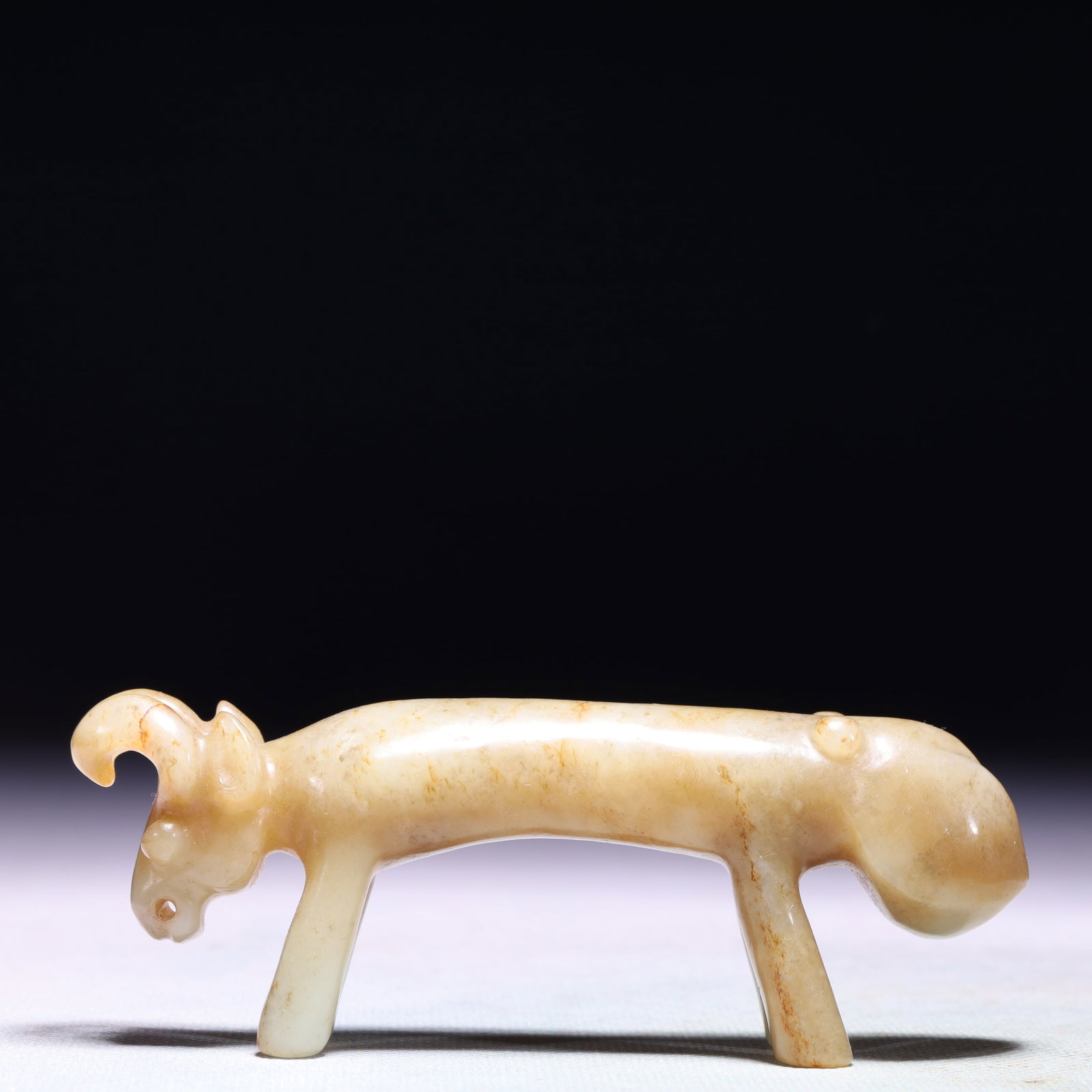 An Exquisite White Jade Beast Ornament: An Exquisite White Jade Beast Ornament,Qing Dynasty,China,Size:4.7inx1inx1.6in,Weight:145.2g 白玉兽摆件,中国清代