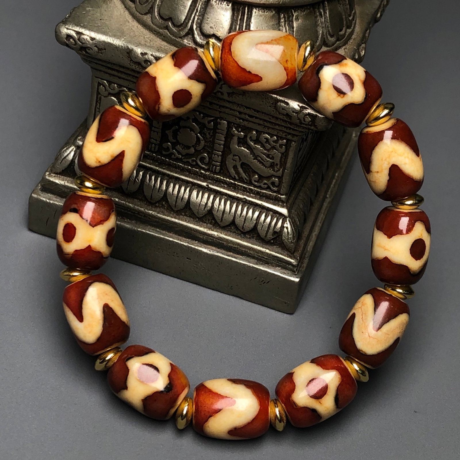 A Precious Dzi Bead Bracelets - 9