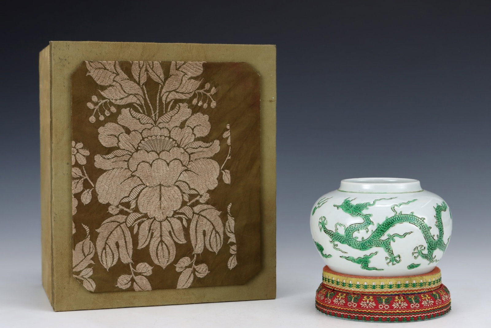An Exquisite White Ground Green Glazed Auspicious Cloud and Dragon Pattern Jar: An Exquisite White Ground Green Glazed Auspicious Cloud and Dragon Pattern Jar,Ming Dynasty,China,Jiajing Six-character Mark,Size:3.1inx4.5in