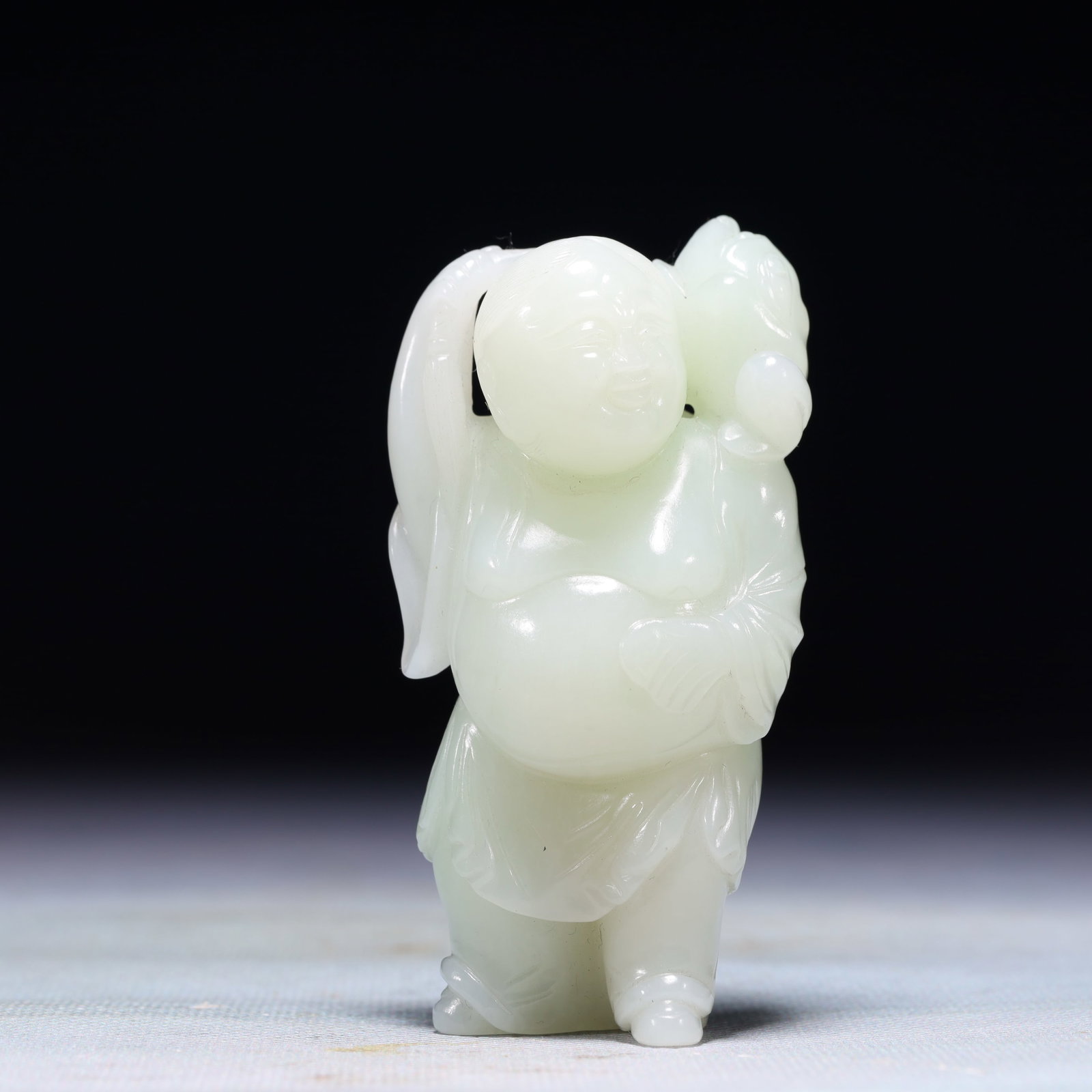 An Exquisite White Jade Figure Pattern Ornament: An Exquisite White Jade Figure Pattern Ornament,Qing Dynasty,China,Size:1.8inx0.8inx3.3in,Weight:174g 白玉人物纹摆件,中国清代