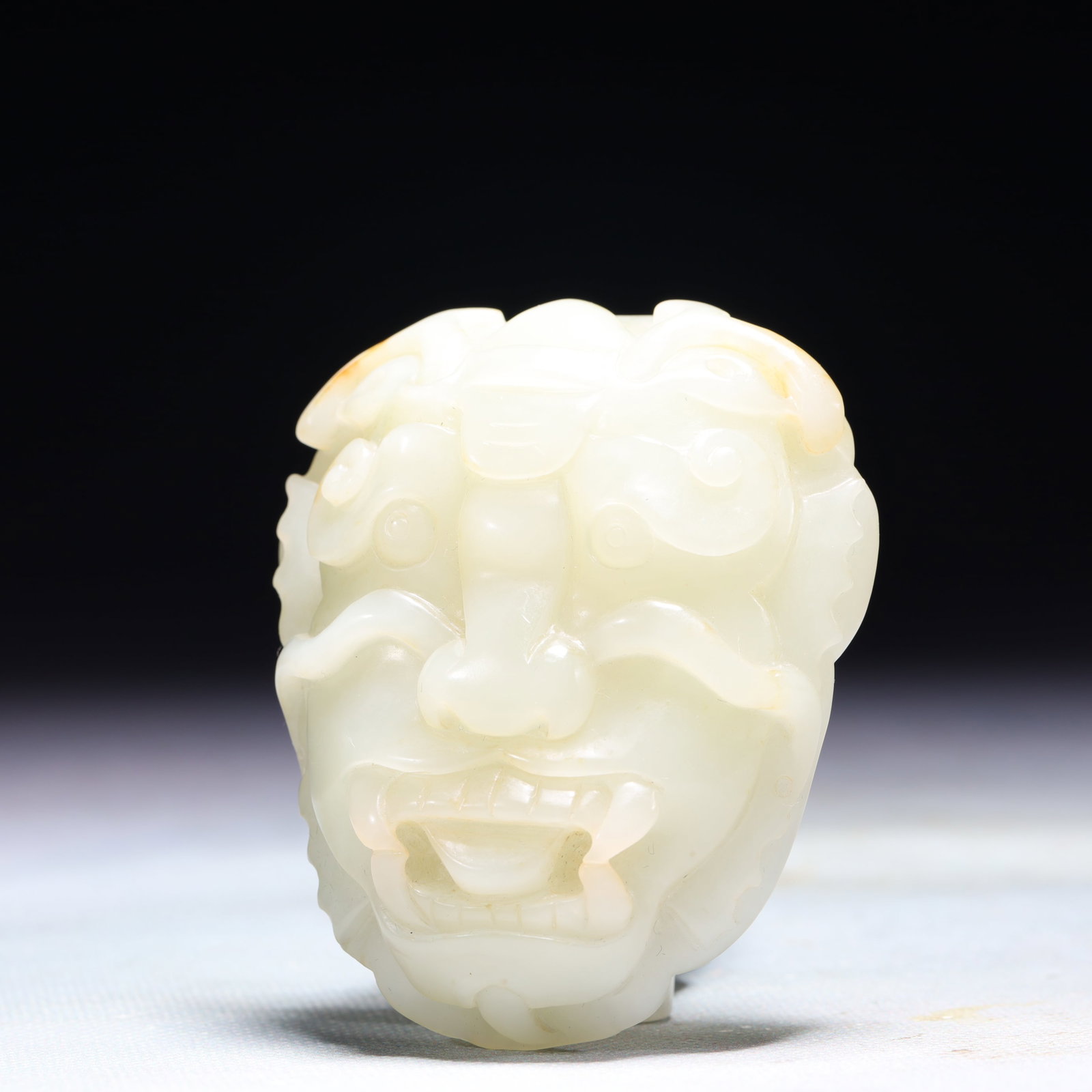 An Exquisite White Jade Beast-Face Pattern Buckle - 2