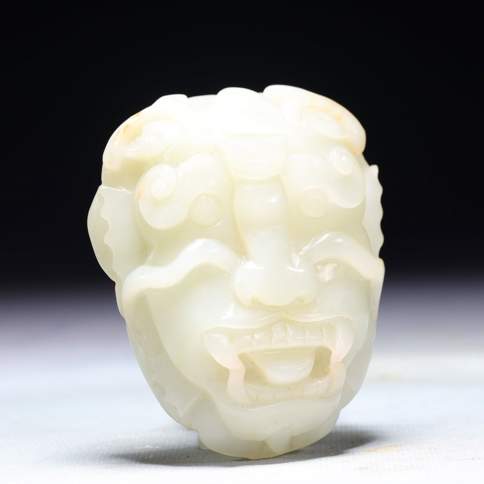 An Exquisite White Jade Beast-Face Pattern Buckle - 3