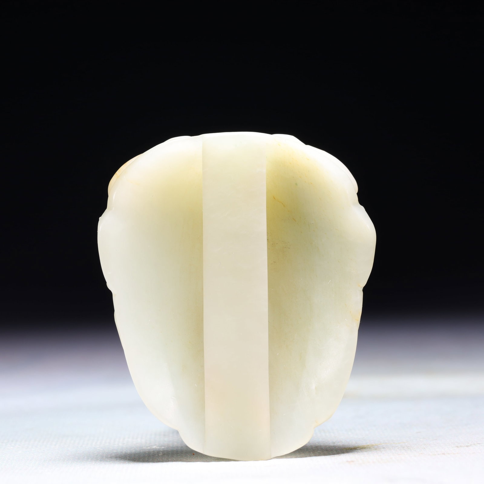 An Exquisite White Jade Beast-Face Pattern Buckle - 4