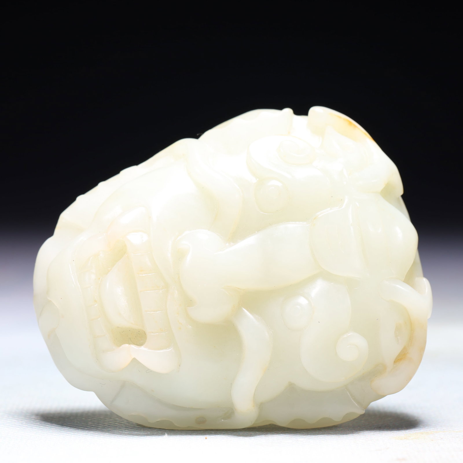 An Exquisite White Jade Beast-Face Pattern Buckle - 5