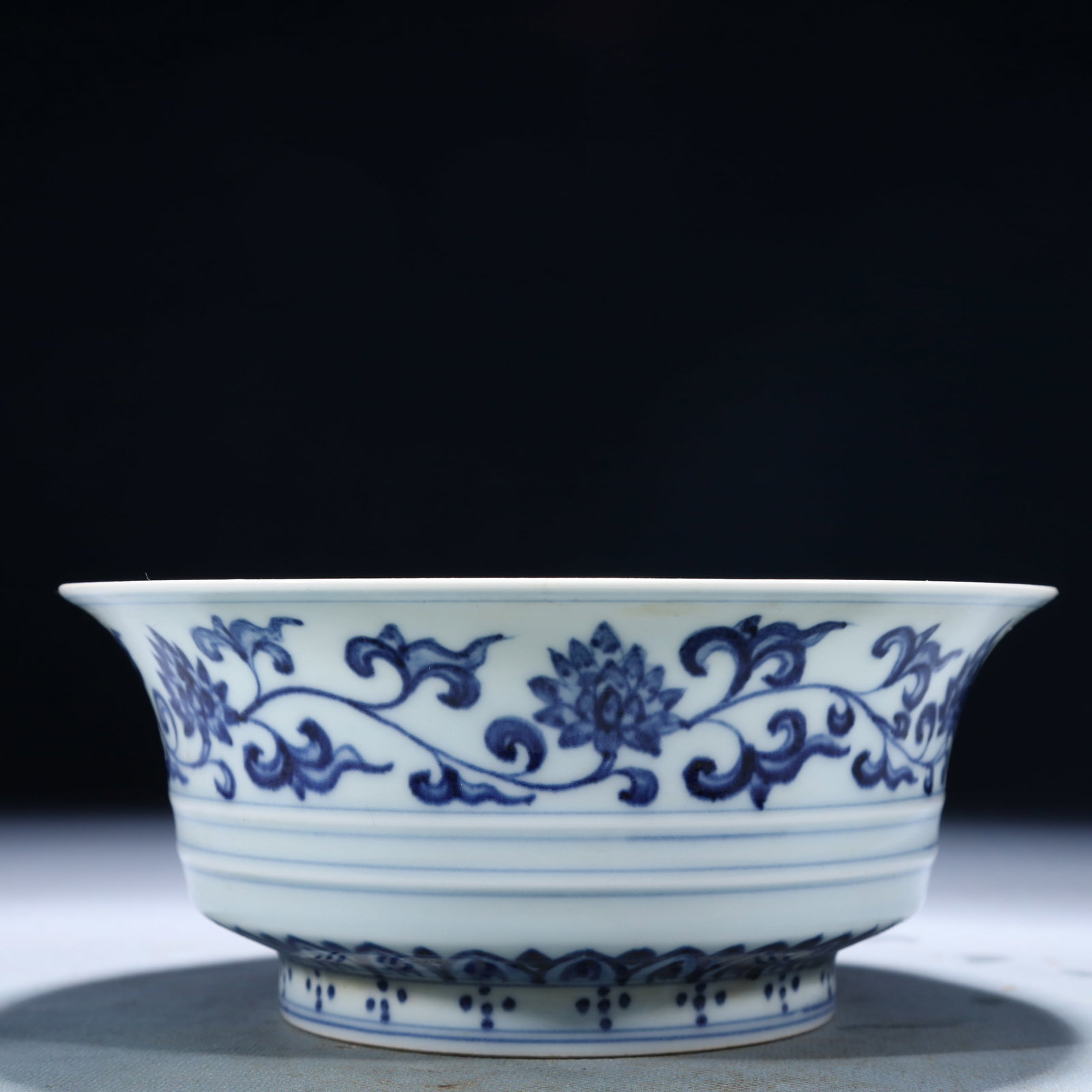 An Exquisite Blue and White Lotus Pattern Bowl: An Exquisite Blue and White Lotus Pattern Bowl,Ming Dynasty,China,Xuande Six-character Mark,Size:7.1inx3in,Weight:500g