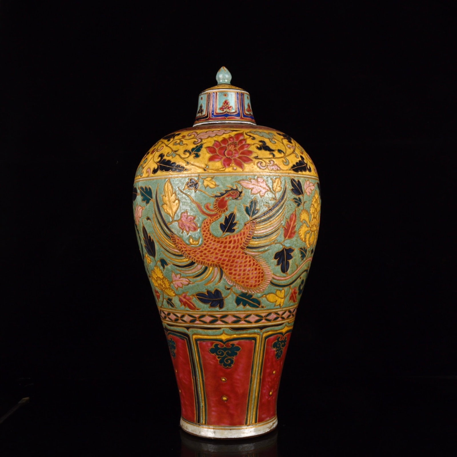 A Huge Fahua Glazed Peony and Phoenix Pattern Vase: A Huge Fahua Glazed Peony and Phoenix Pattern Vase,Yuan Dynasty,China,Size:19.7inx9.8in 珐华彩牡丹凤纹瓶,中国元代