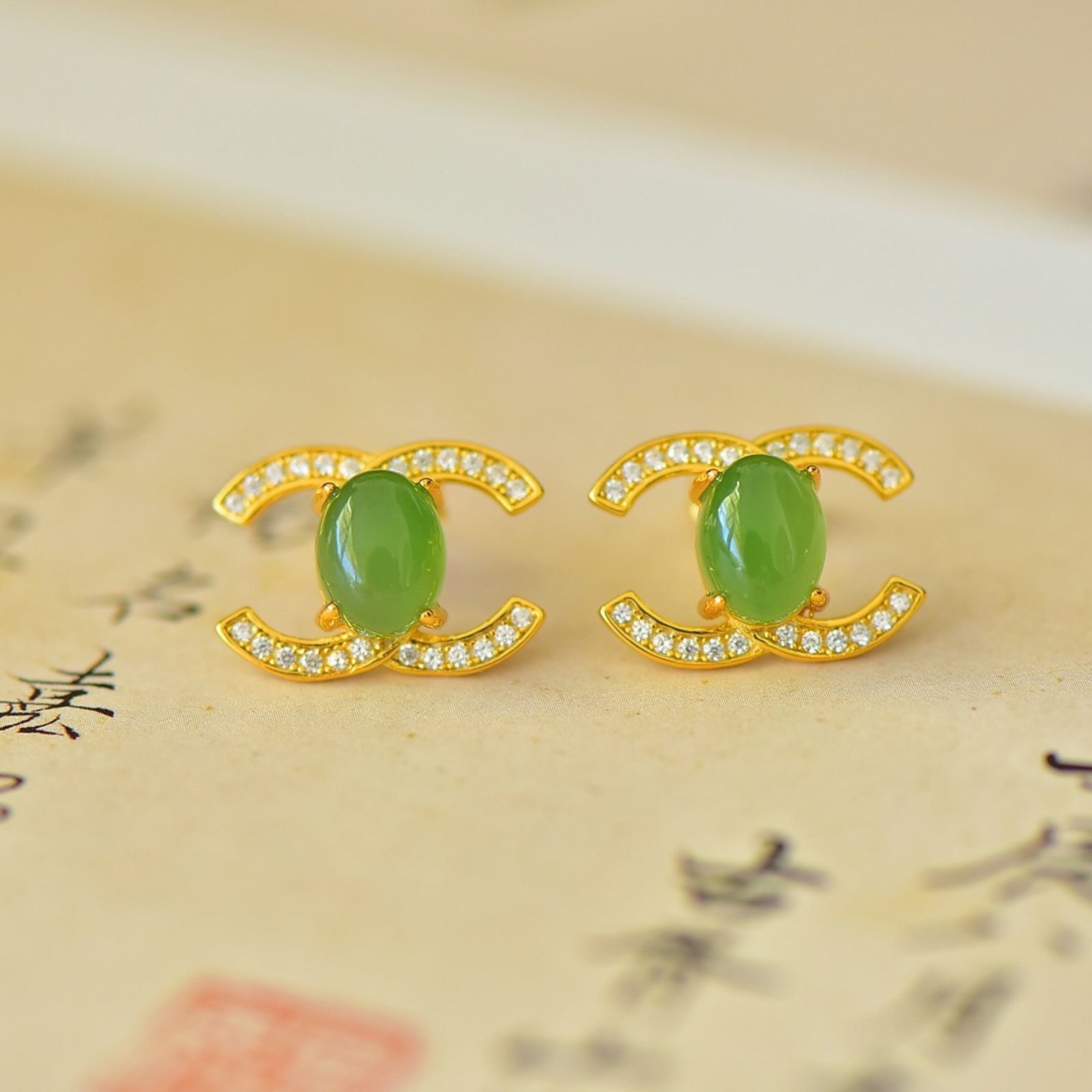 A Pair of Exquisite Sterling Silver-Gold Plated Inlaid Jasper Earrings: A Pair of Exquisite Sterling Silver-Gold Plated Inlaid Jasper Earrings,Size:0.2inx0.3in 一对纯银镀金镶碧玉耳环