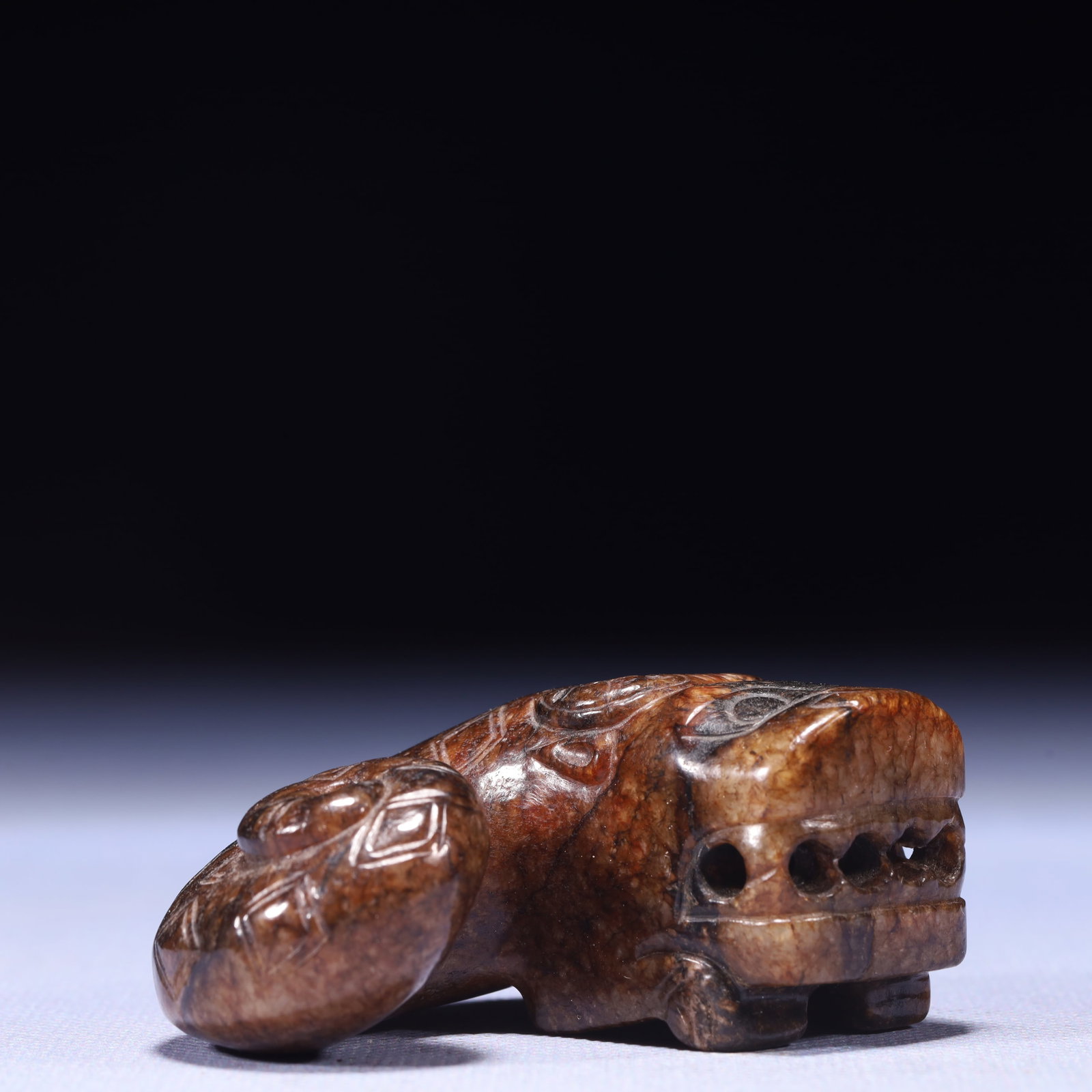 An Exquisite Archaic Jade Beast Ornament: An Exquisite Archaic Jade Beast Ornament,Ancient Time,China,Size:2.8inx1inx1.2in,Weight:140g 高古玉兽摆件,中国远古时期