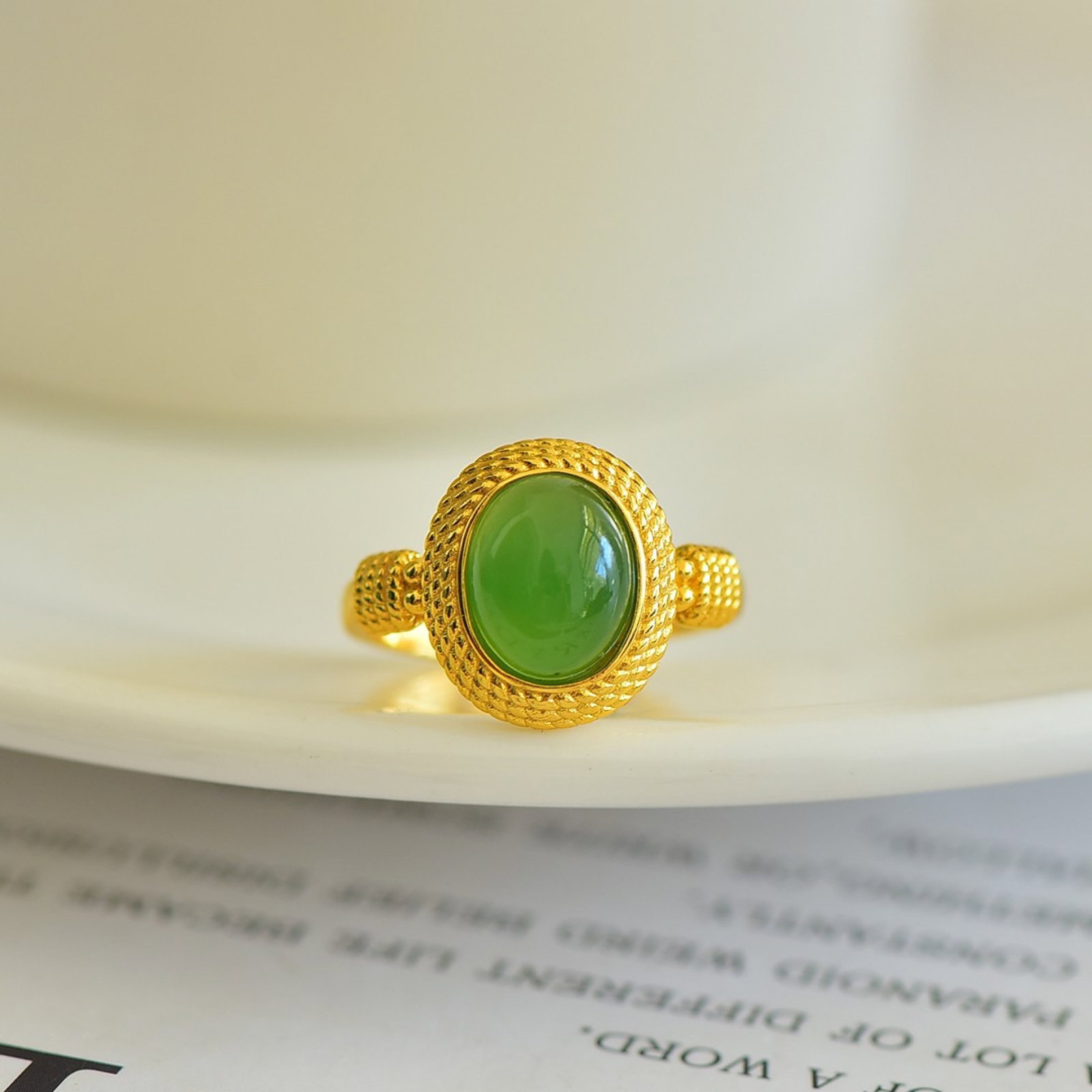 An Exquisite Sterling Silver-Gold Plated Inlaid Jasper Ring: An Exquisite Sterling Silver-Gold Plated Inlaid Jasper Ring,Size:0.3inx0.4in 纯银镀金镶碧玉戒指