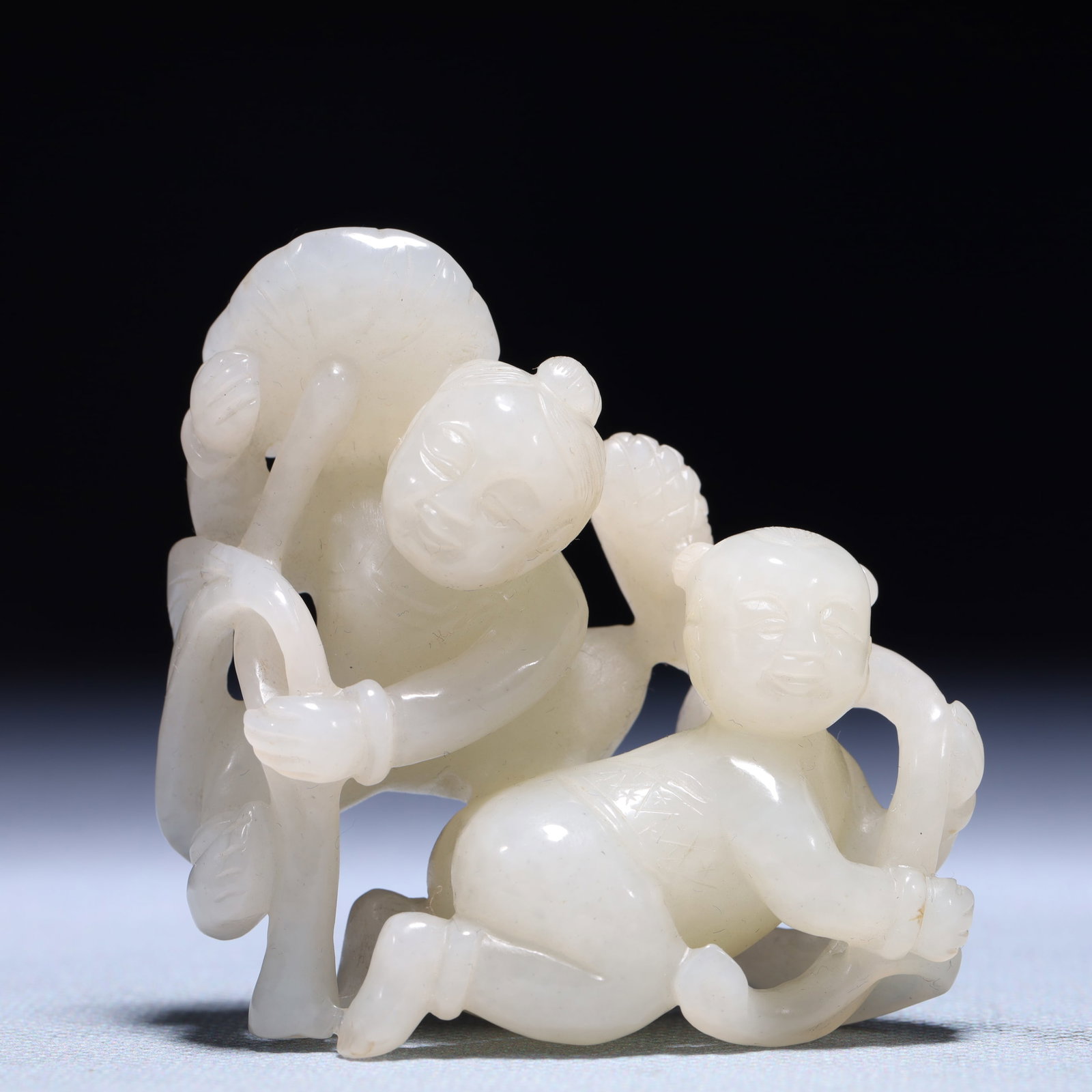 An Exquisite White Jade Figure Ornament: An Exquisite White Jade Figure Ornament,Qing Dynasty,China,Size:2.2inx1inx2.4in,Weight:97.3g 白玉人物摆件,中国清代