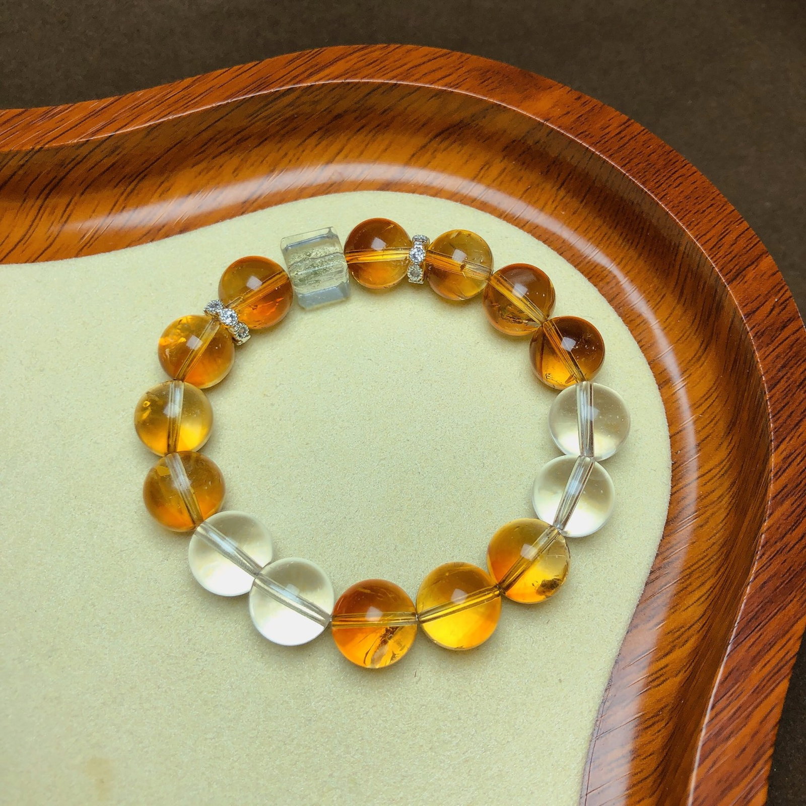 An Exquisite Crystal Bracelet: An Exquisite Crystal Bracelet,Size:0.4in,0.4inx0.4in,Weight:36.5g 水晶手串