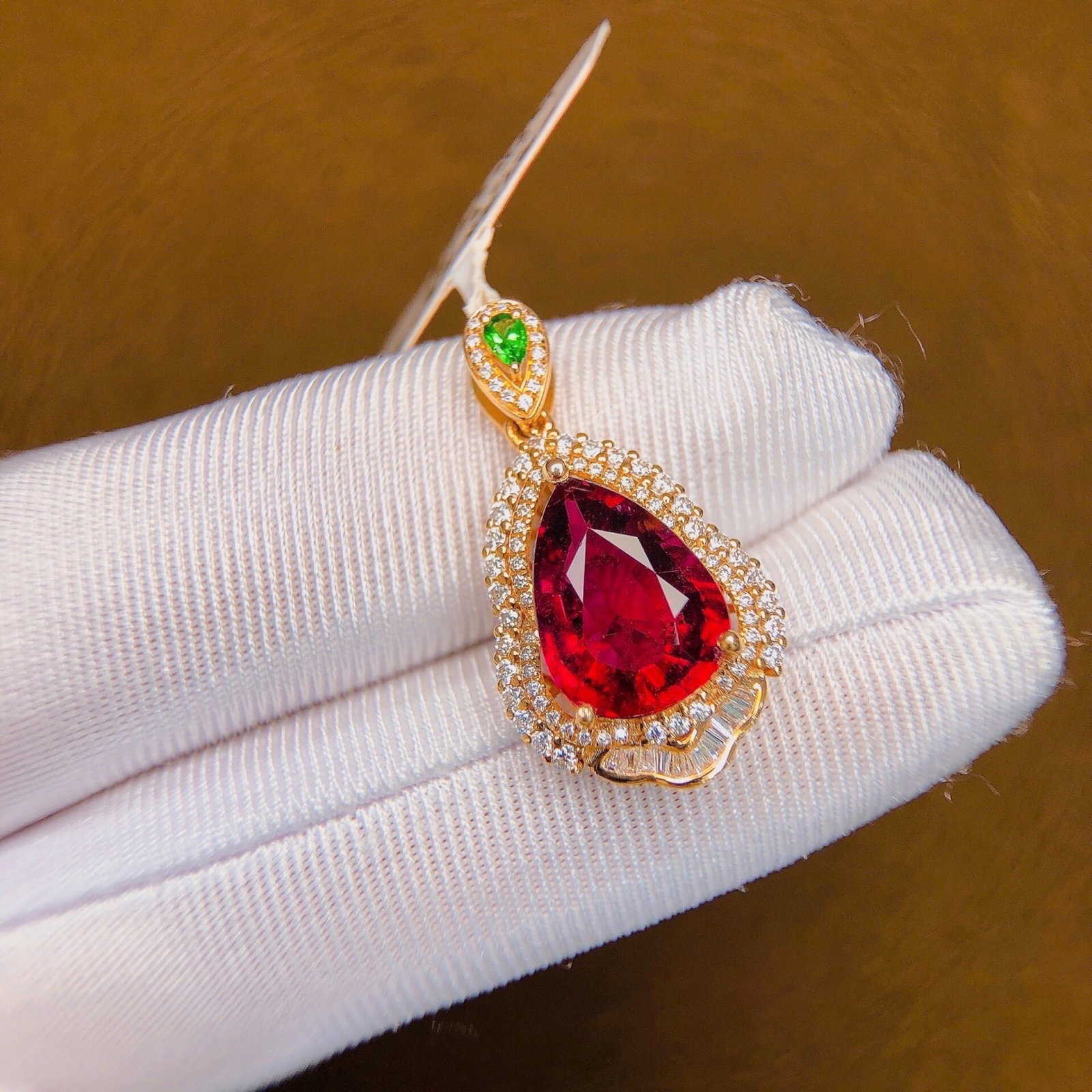 4.33Ctw Sterling Silver-Gold Plated Inlaid Natural Tourmaline Necklace: 4.33Ctw Sterling Silver-Gold Plated Inlaid Natural Tourmaline Necklace,Size:0.3inx0.5in 4.33Ctw纯银镀金嵌天然碧玺项链