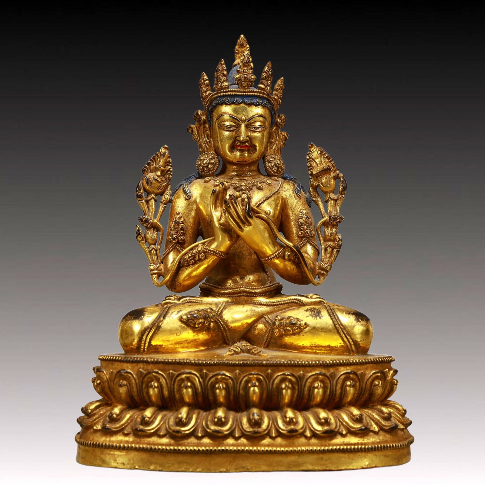 A Solemn Gilt Bronze Statue of Bodhisattva: A Solemn Gilt Bronze Statue of Bodhisattva,Ming Dynasty, China,Size:6.5inx4.7inx9.4in,Weight:2650g 铜鎏金金刚总持像,中国明代