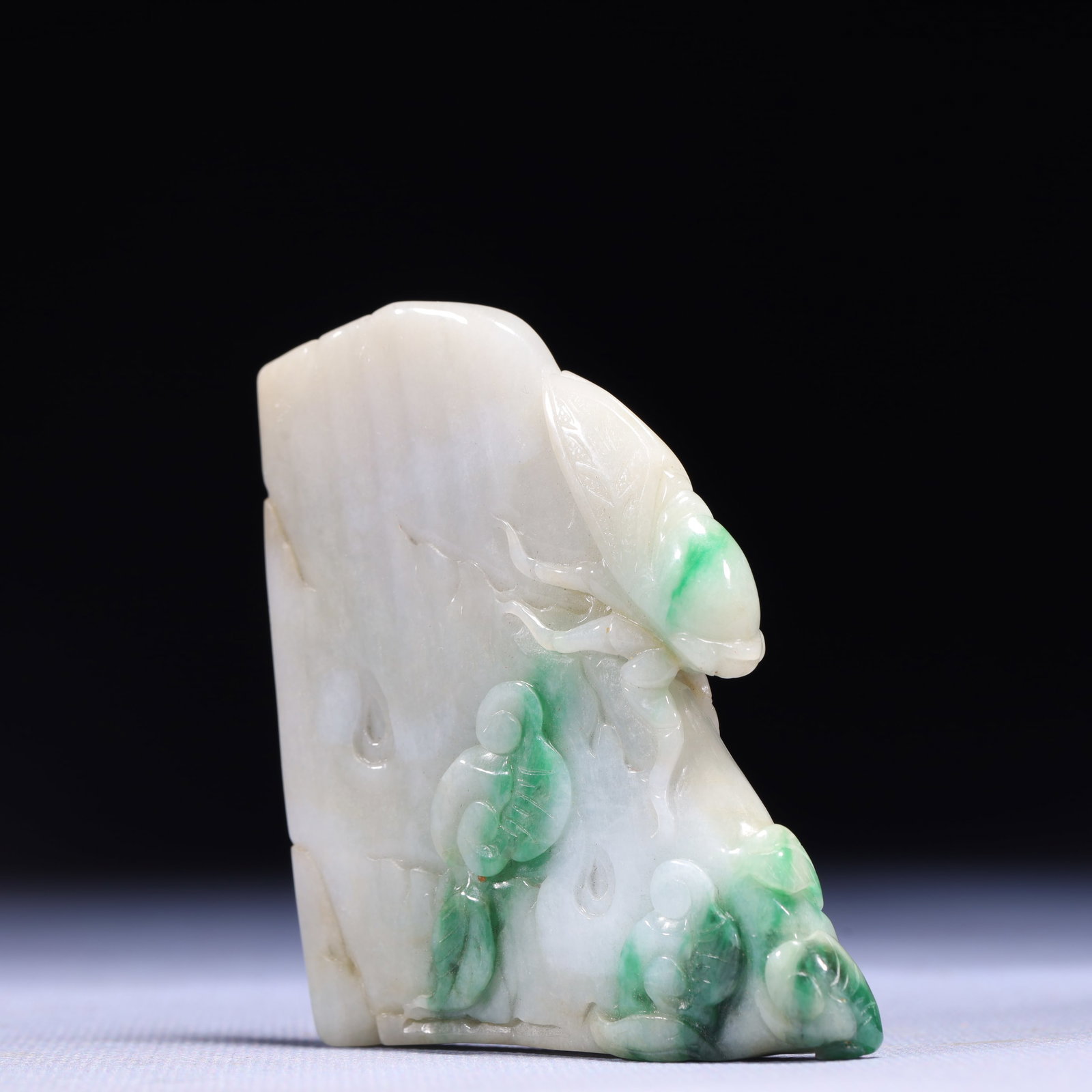 An Exquisite Jadeite Cicada Pattern Ornament - 2