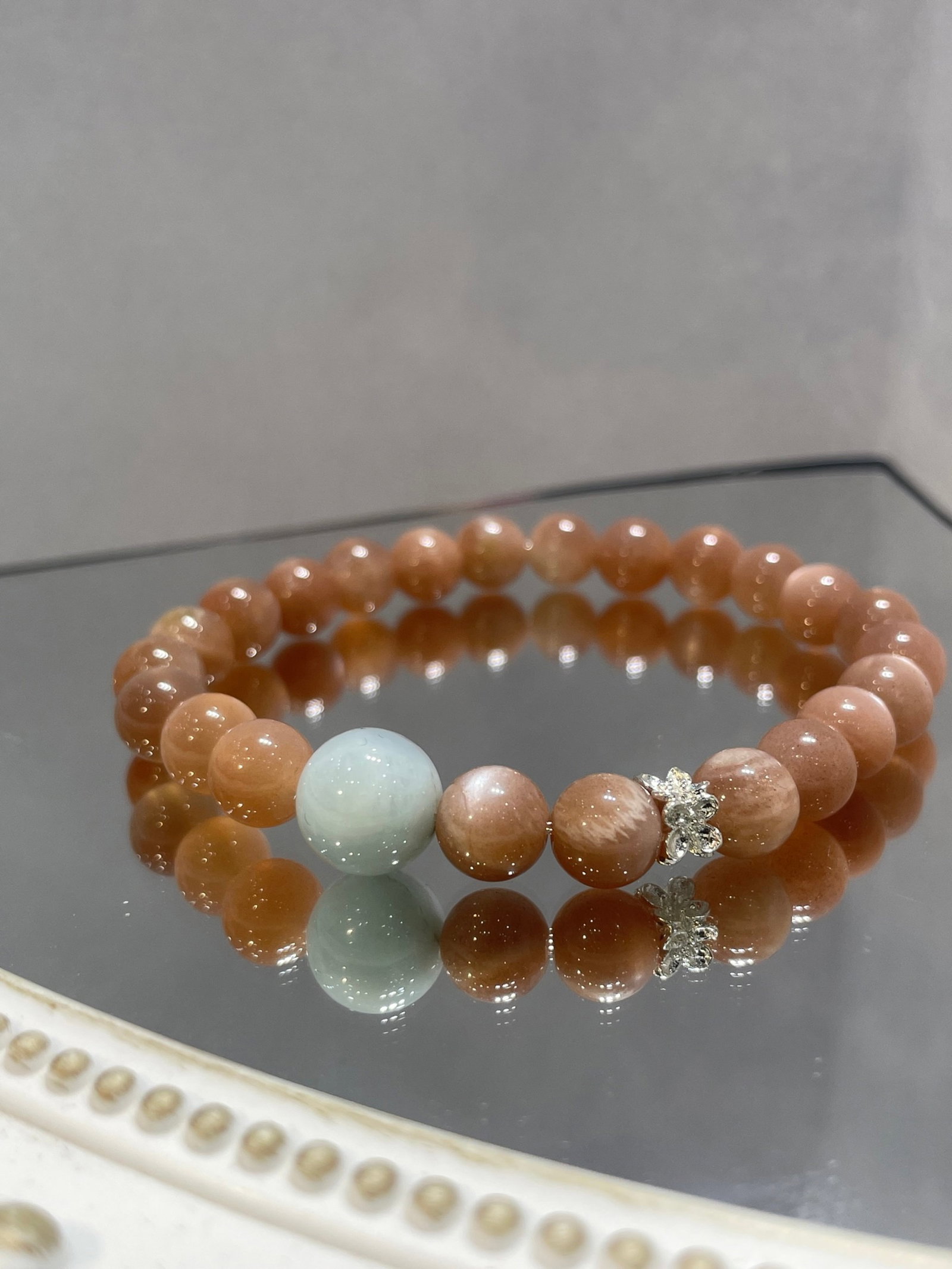 An Exquisite Sunstone With Aquamarine Bracelet: An Exquisite Sunstone With Aquamarine Bracelet,Size:0.3in 太阳石配海蓝宝手串