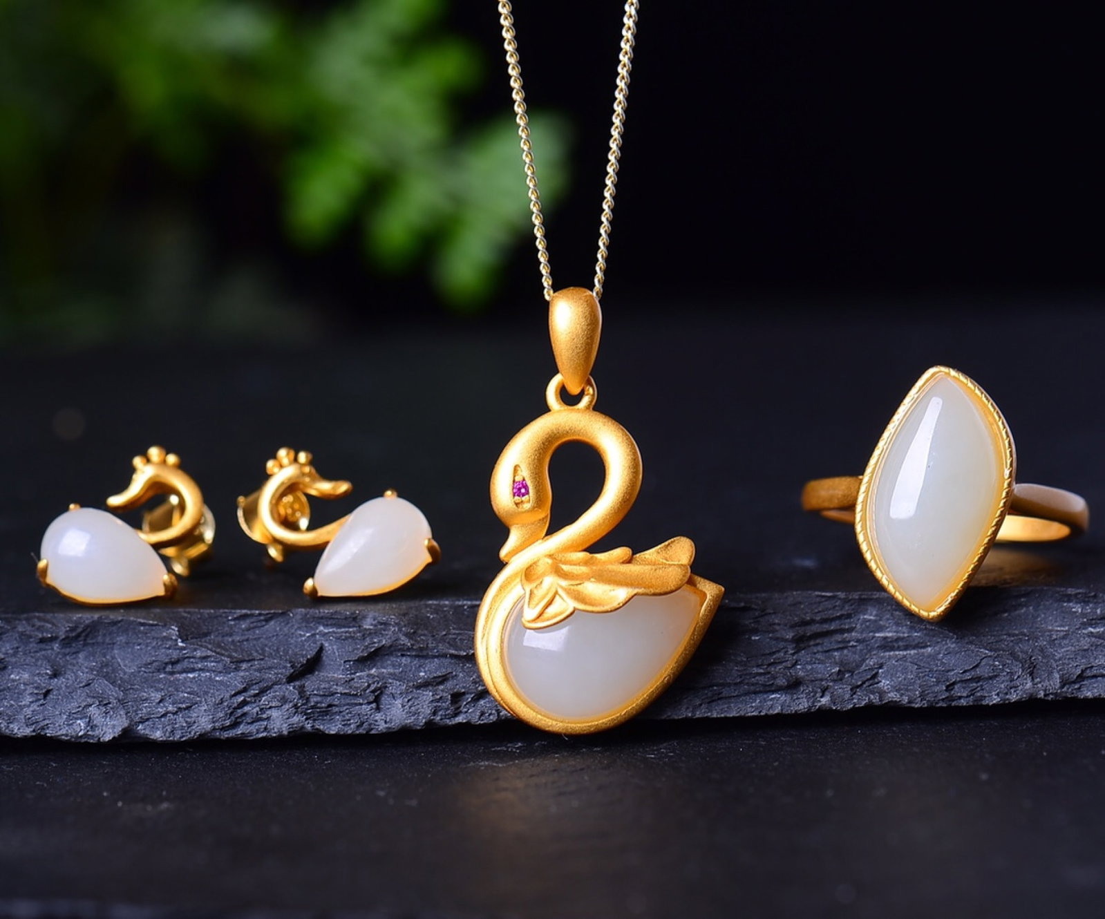 A Set of Fine Sterling Silver Inlaid White Jade Goose Pattern Jewelry: A Set of Fine Sterling Silver Inlaid White Jade Goose Pattern Jewelry,Size:(Earrings)0.2inx0.4in(Necklace)0.4inx0.6in(Ring)0.3inx0.6in