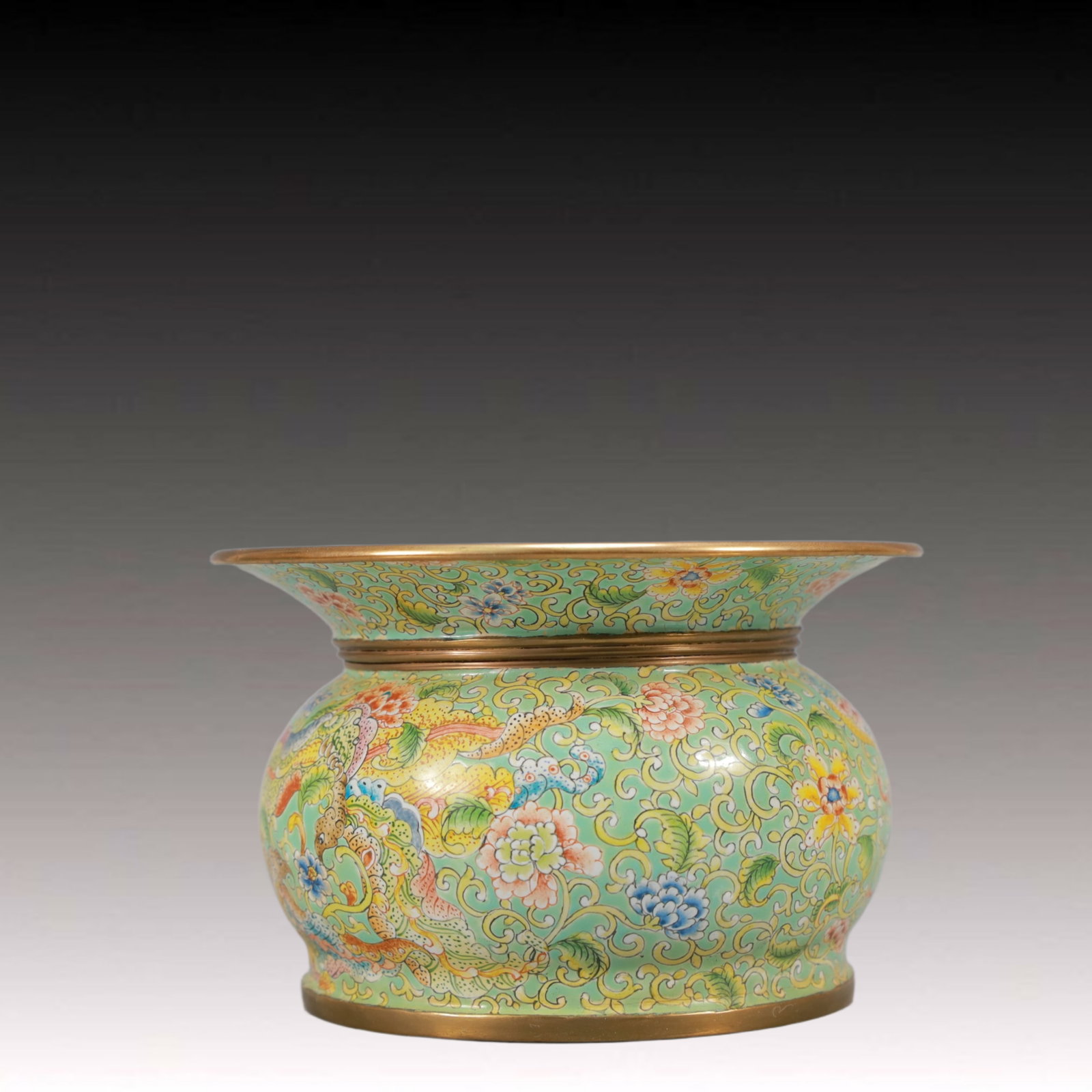 An Exquisite Painted Enamel Flower Pattern Jar - 2