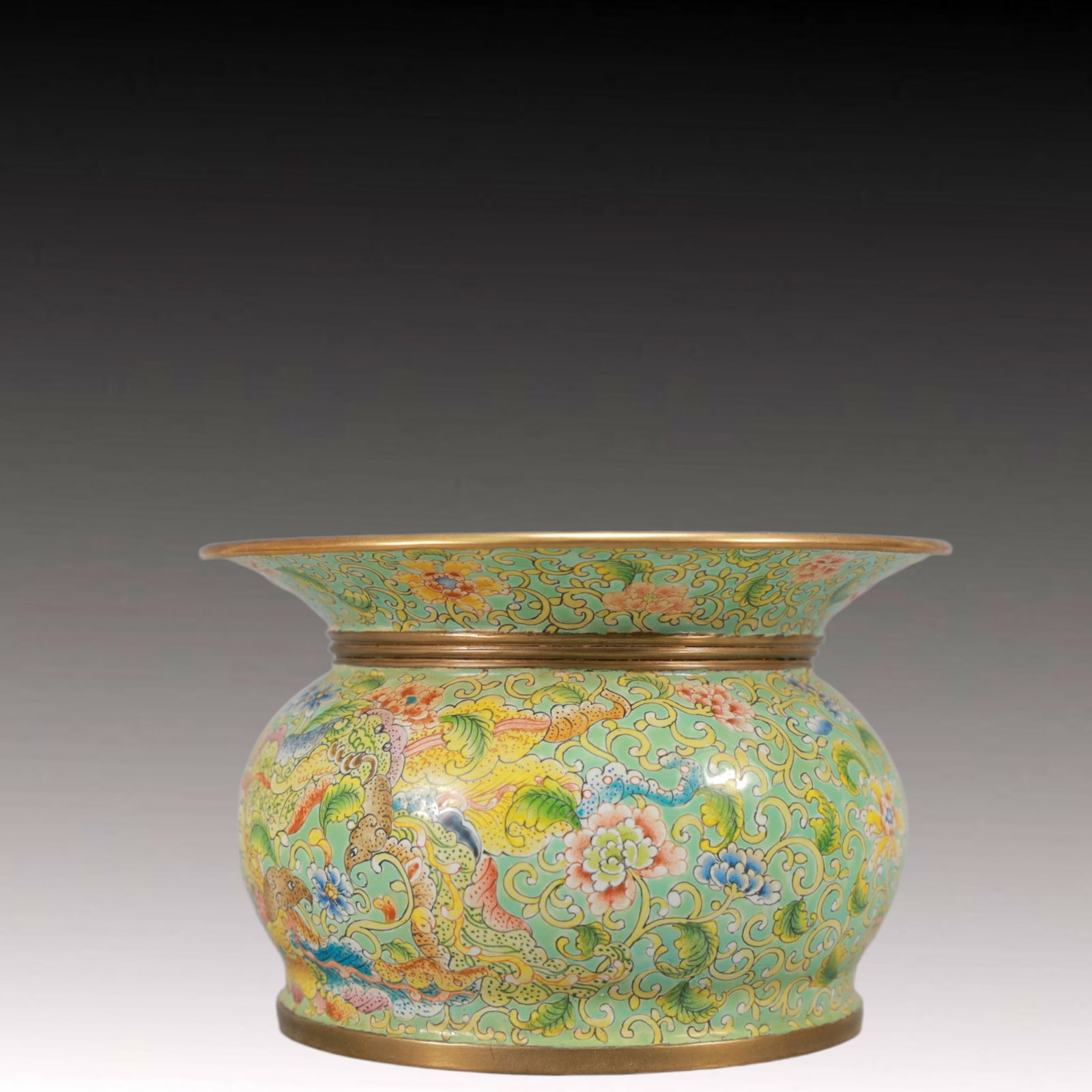 An Exquisite Painted Enamel Flower Pattern Jar - 4