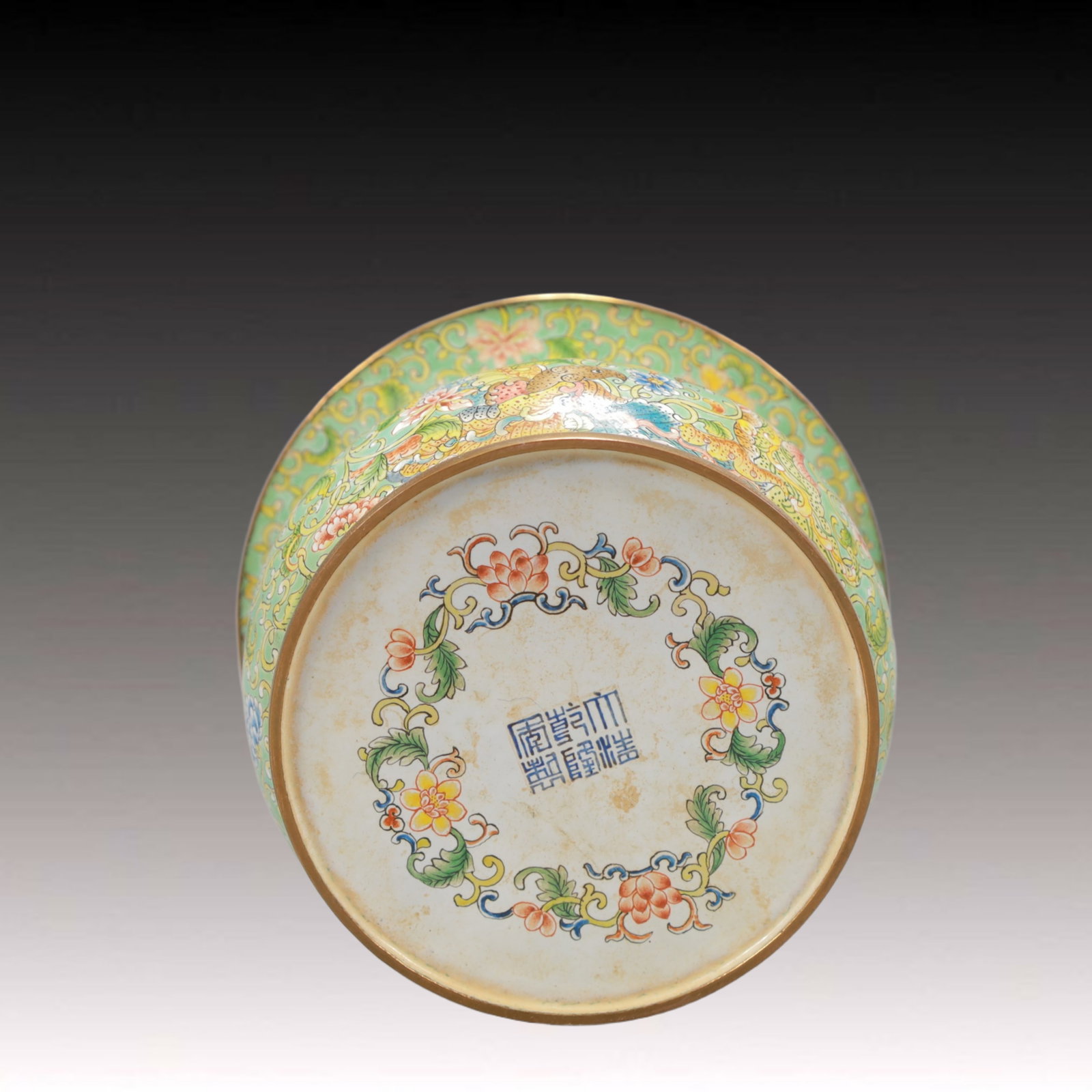 An Exquisite Painted Enamel Flower Pattern Jar - 6