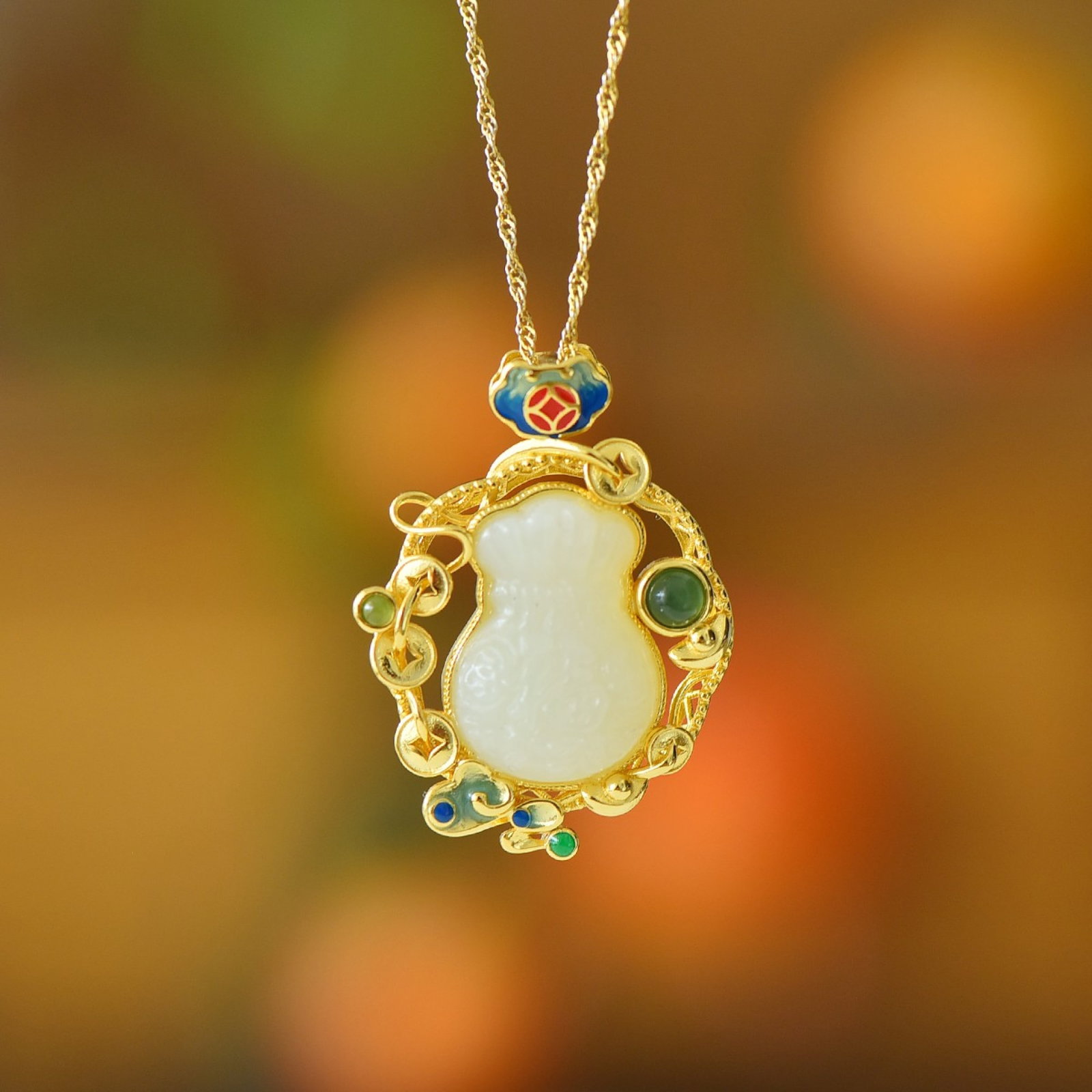 An Exquisite Sterling Silver-Gold Plated Inlaid White Jade Pendant,Inlaid Jasper: An Exquisite Sterling Silver-Gold Plated Inlaid White Jade Pendant,Inlaid Jasper,Size:0.6inx0.8in 纯银镀金镶白玉吊坠,嵌碧玉