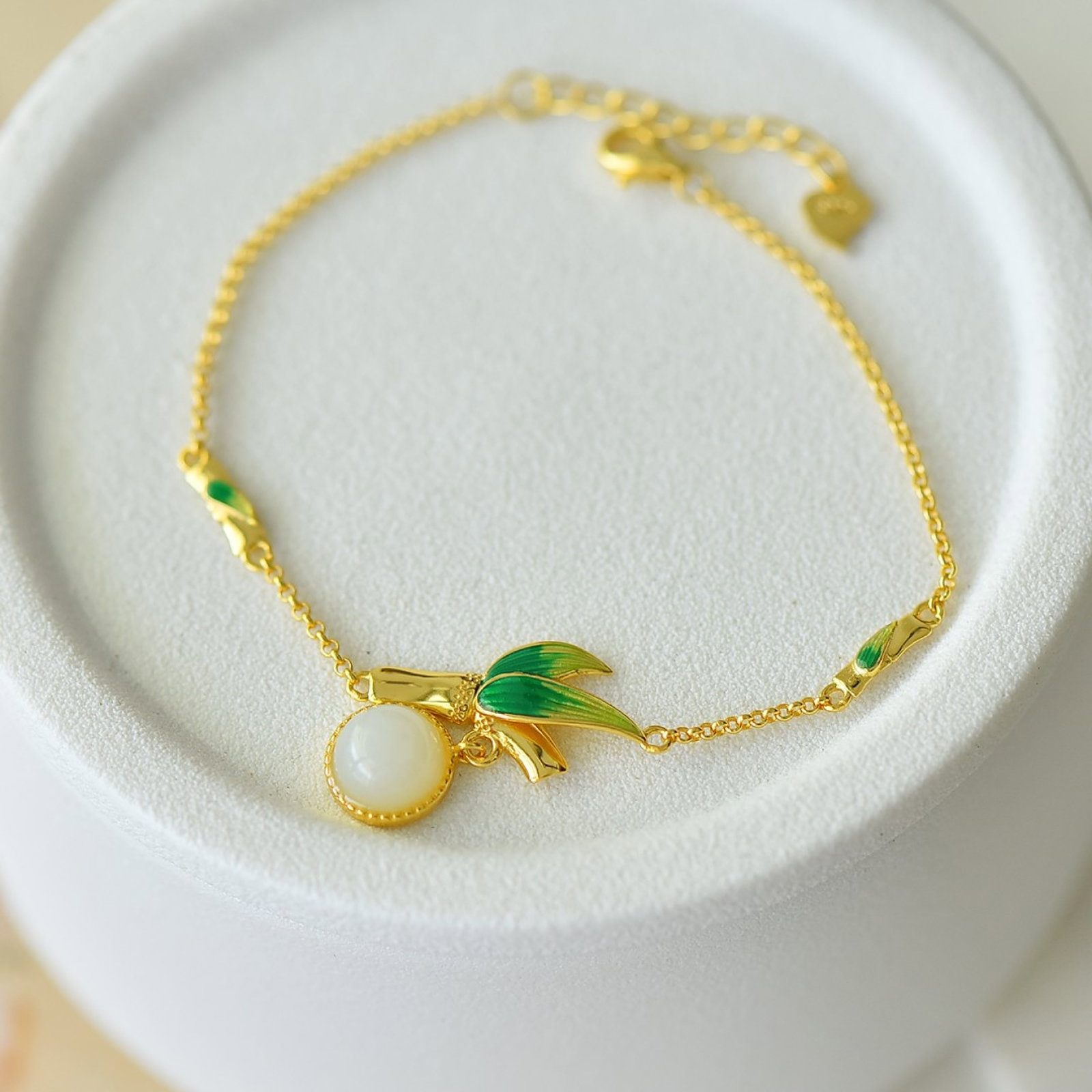 An Exquisite Sterling Silver-Gold Plated Inlaid White Jade Enamel Bracelets: An Exquisite Sterling Silver-Gold Plated Inlaid White Jade Enamel Bracelets,Size:0.3inx0.3in 纯银镀金镶白玉珐琅手链