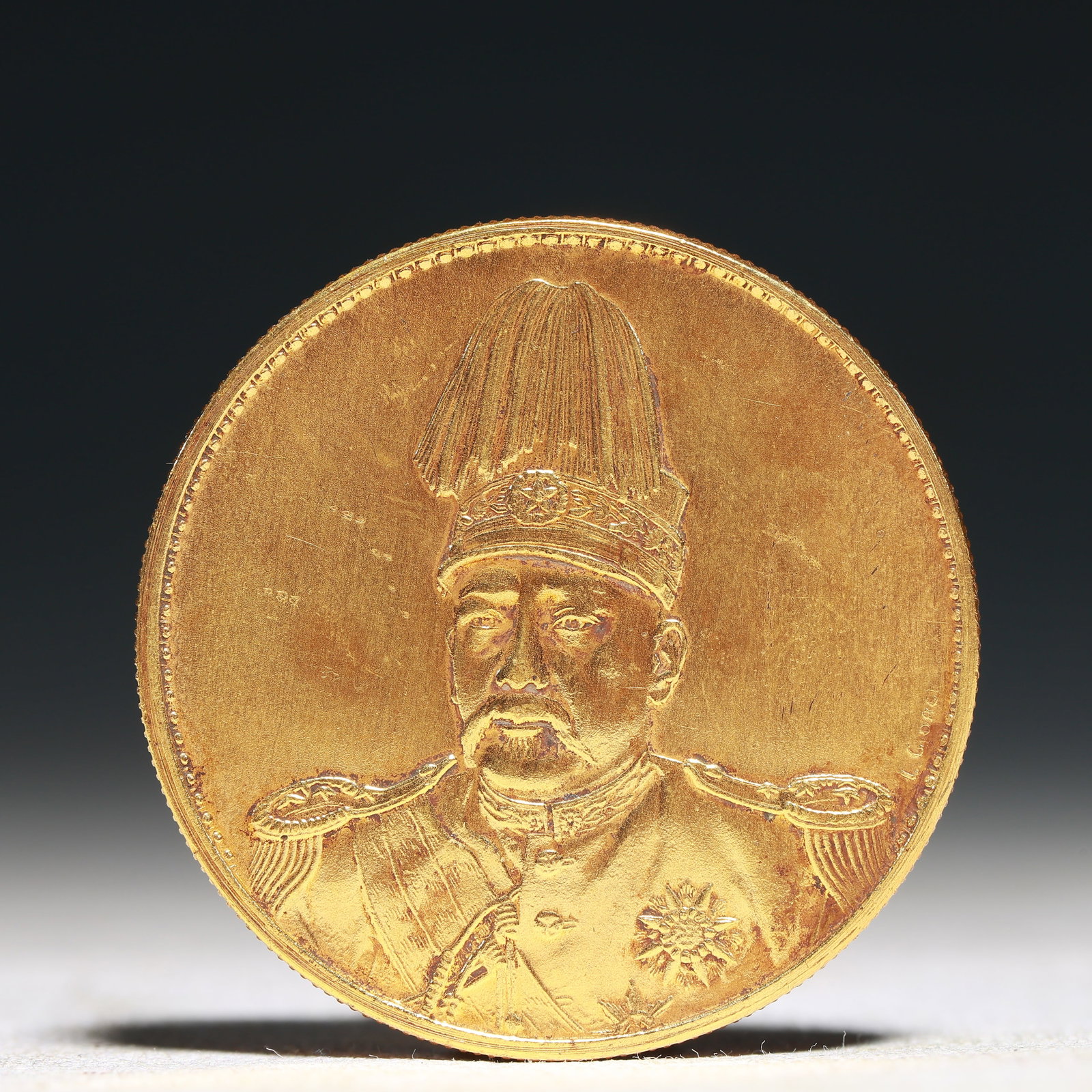 An Exquisite Sterling silver-Gilt Coin: An Exquisite Sterling silver-Gilt Coin,the Republic of China, China, Size:1.5in Weight:37.5g 纯银鎏金硬币