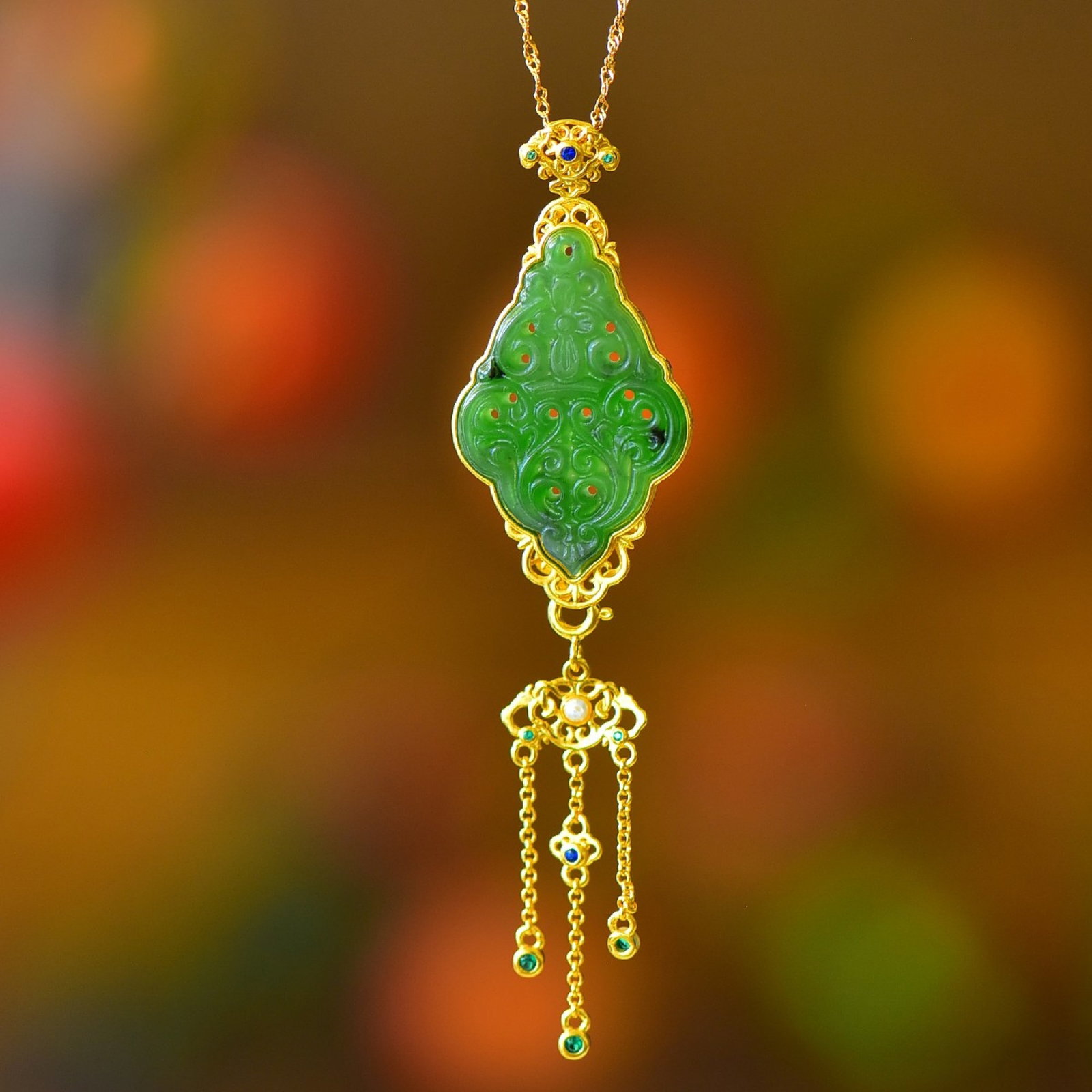 An Exquisite Sterling Silver-Gold Plated Inlaid Jasper Pendant: An Exquisite Sterling Silver-Gold Plated Inlaid Jasper Pendant,Size:0.8inx1.3in 纯银镀金镶碧玉吊坠
