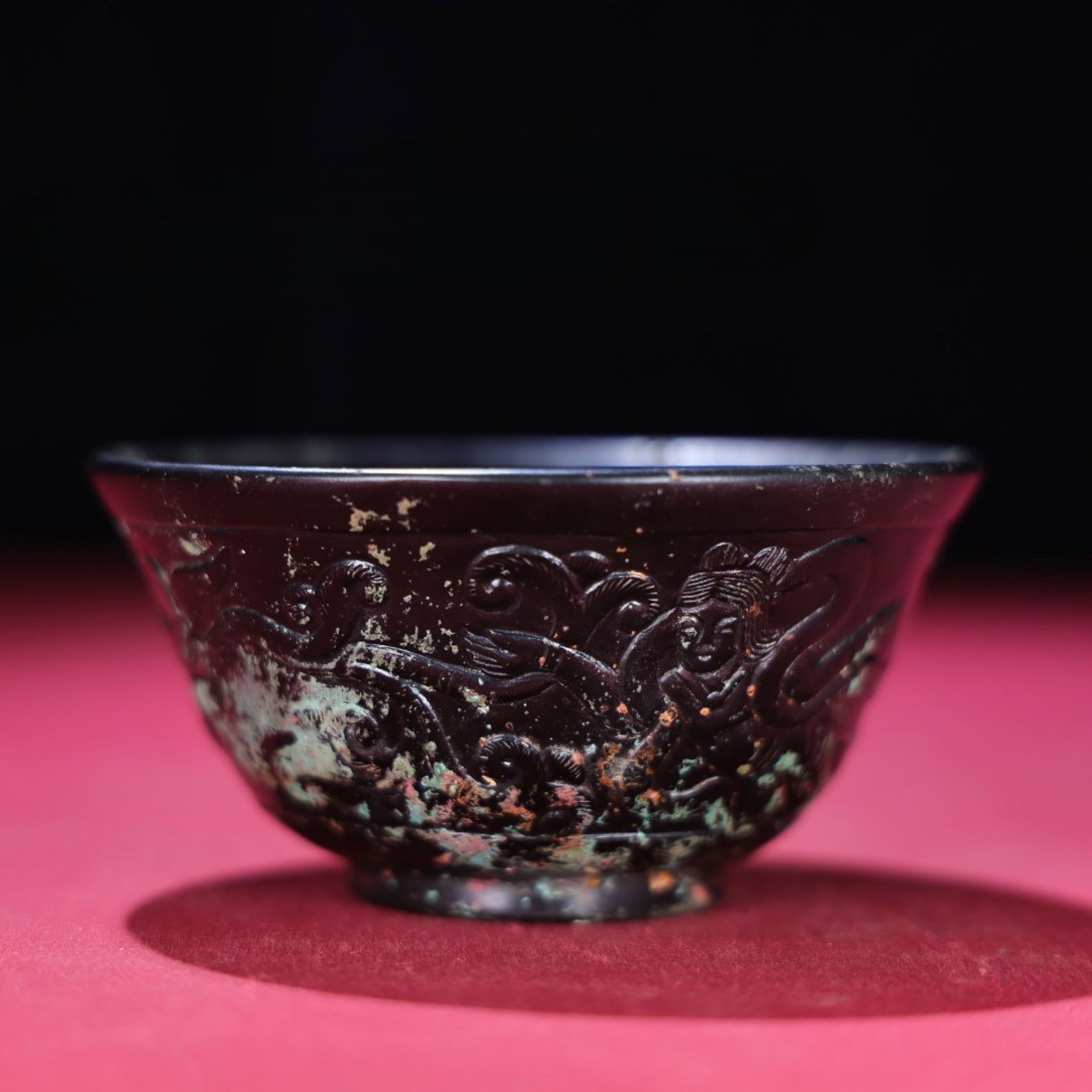 An Exquisite Agate Character and Story Pattern Bowl: An Exquisite Agate Character and Story Pattern Bowl,Qing Dynasty,China,Size:4.4inx2.2inx3.5in,Weight:201g 玛瑙人物故事纹碗,中国清É