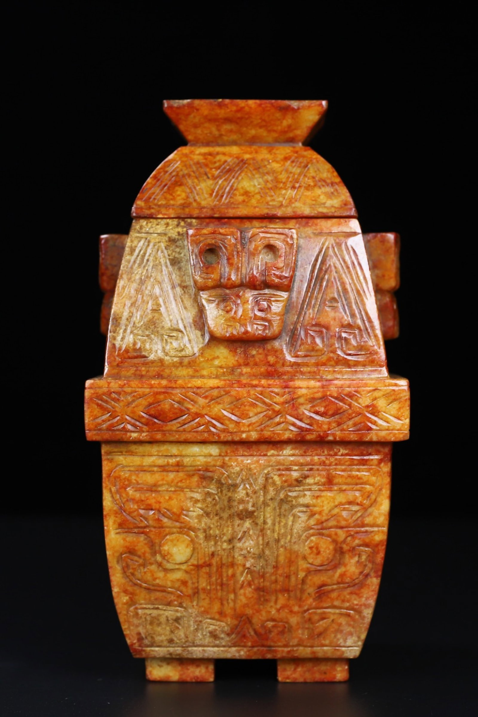 An Exquisite Archaic Jade Beast-Face Pattern Bottle: An Exquisite Archaic Jade Beast-Face Pattern Bottle,Ancient Time,China,Size:6.9inx3.7inx3.7in,Weight:1.272kg