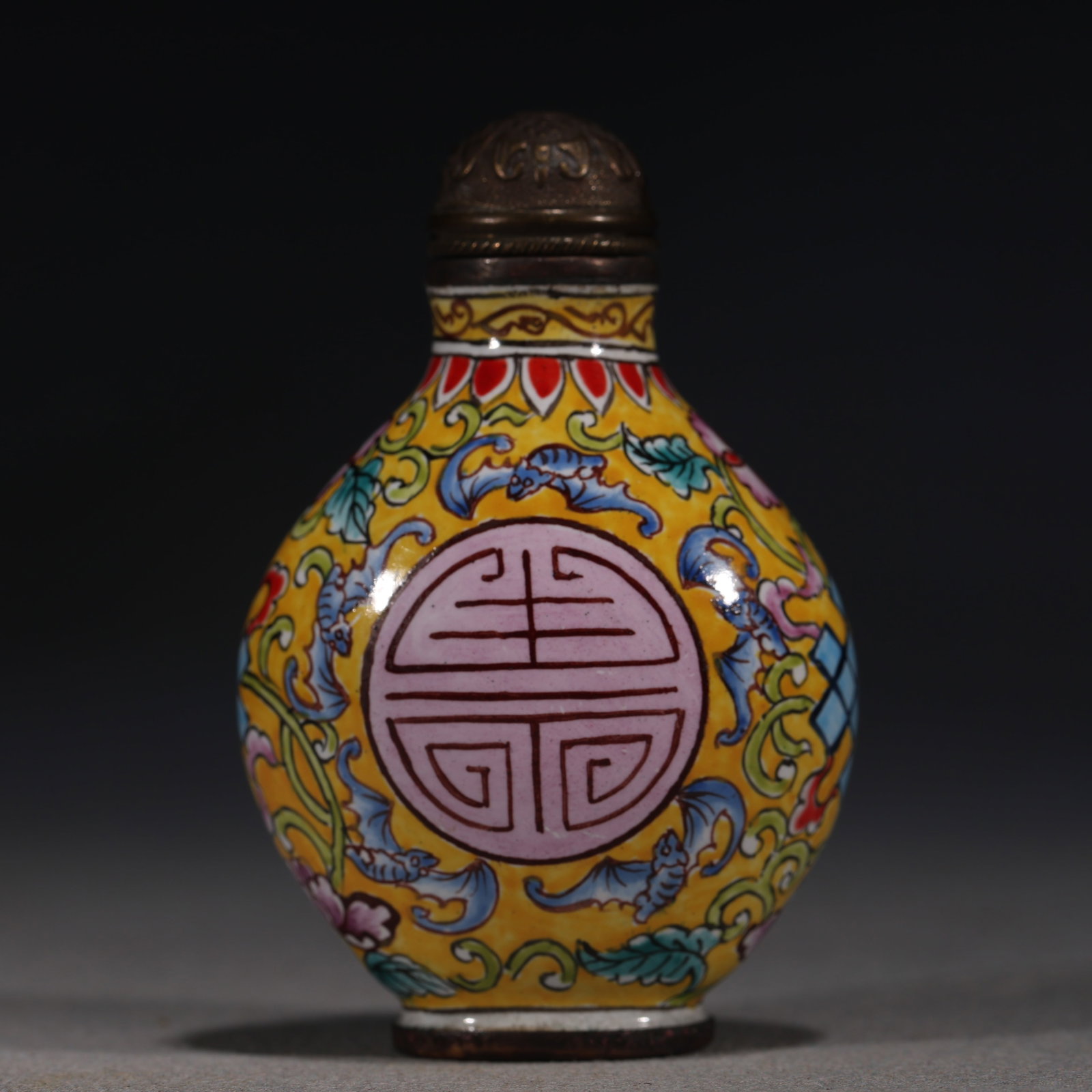 A Chinese Painted Enamel Snuff Bottle with Western Figures,Qianlong Mark (1 of 5)