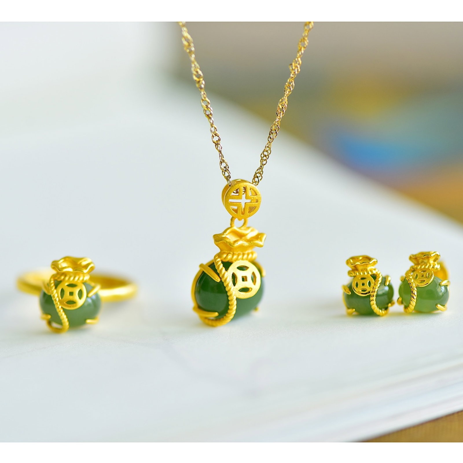 A Set of Fine Sterling Silver-Gold Plated Inlaid Jasper Jewelrys: A Set of Fine Sterling Silver-Gold Plated Inlaid Jasper Jewelrys 一套纯银镀金镶碧玉首饰