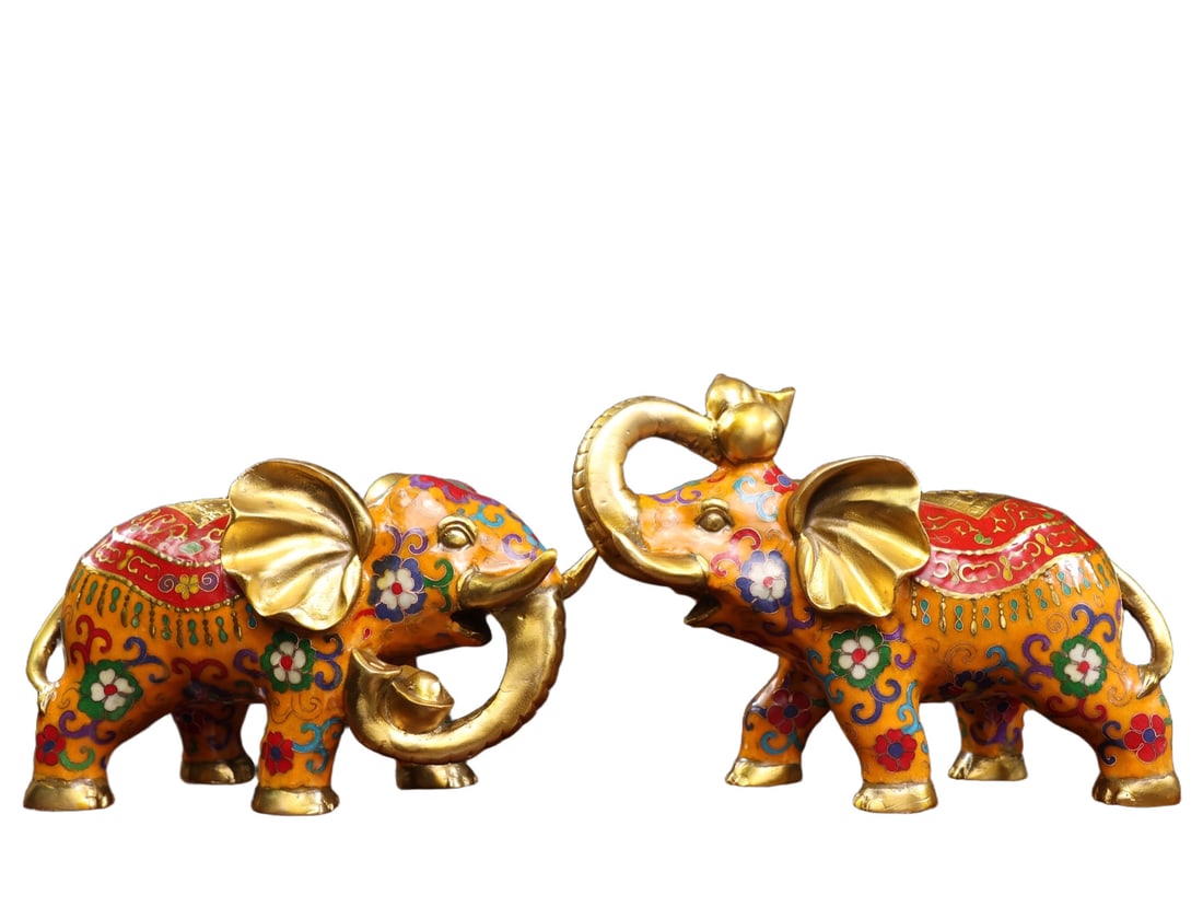 A Pair of Exquisite Gilt Bronze Cloisonne Lotus Pattern Elephant Ornaments (1 of 9)