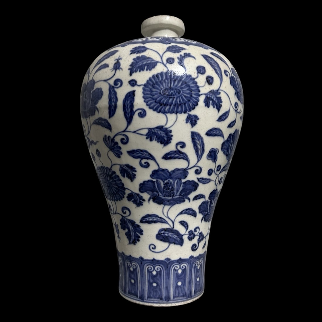 A Huge Blue and White Flower Pattern Vase: A Huge Blue and White Flower Pattern Vase,Ming Dynasty,China,Xuande Six-character Mark,Size:20.3inx9.3in