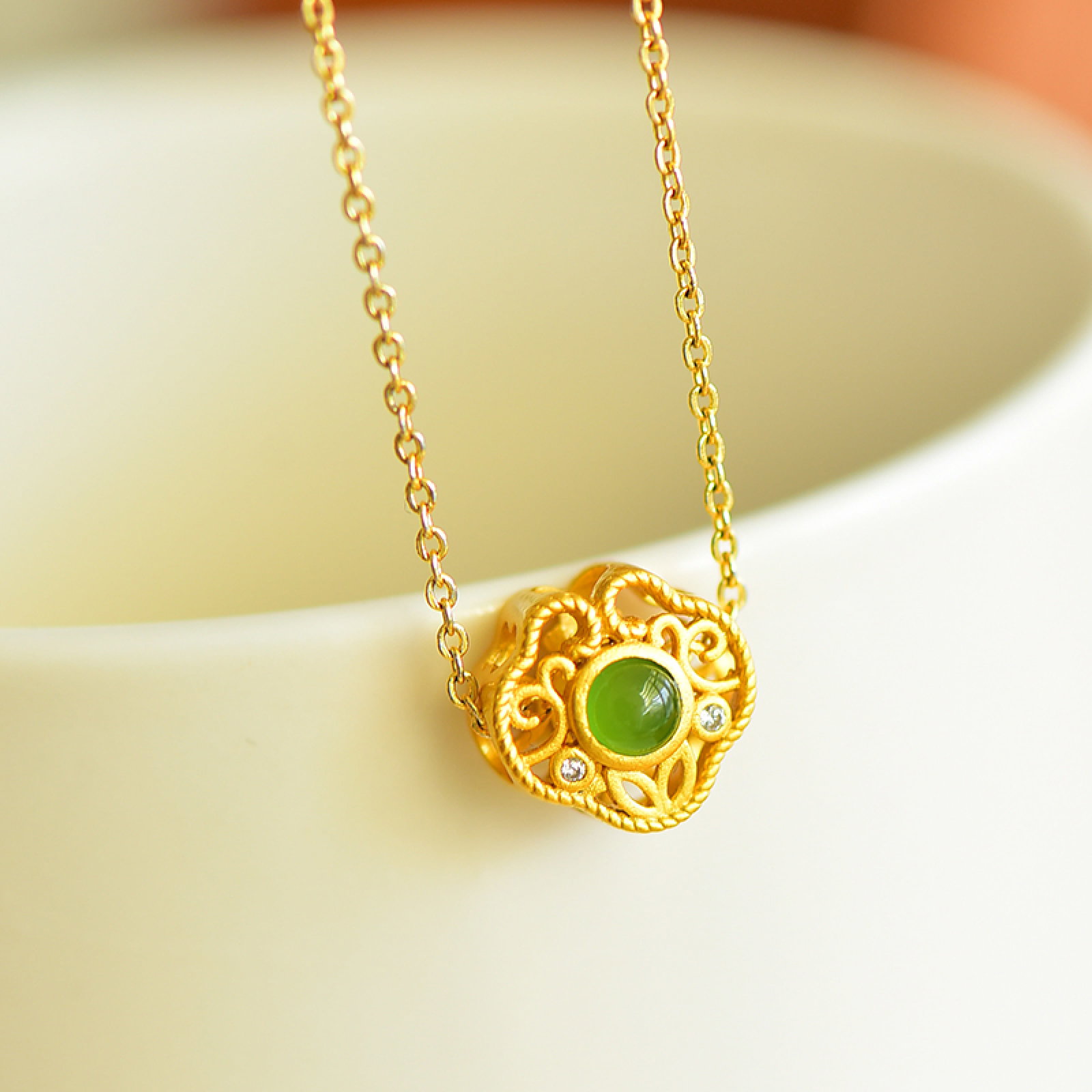 An Exquisite Sterling Silver-Gold Plated Inlaid Jasper Pendant: An Exquisite Sterling Silver-Gold Plated Inlaid Jasper Pendant,Size:0.2inx0.2in 纯银镀金镶碧玉项链