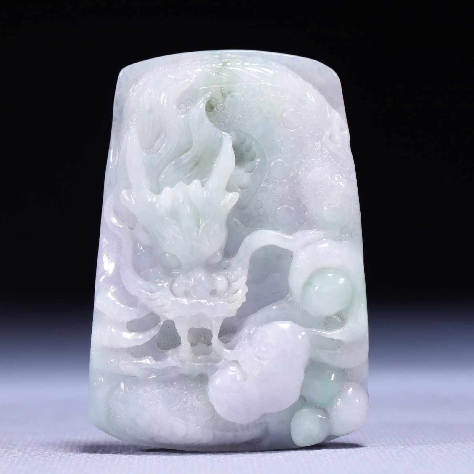 An Exquisite Jadeite Dragon Pattern Pendant: An Exquisite Jadeite Dragon Pattern Pendant,Qing Dynasty,China,Size:1.8inx0.3inx2.8in,Weight:77g 翡翠龙纹挂件,中国清代