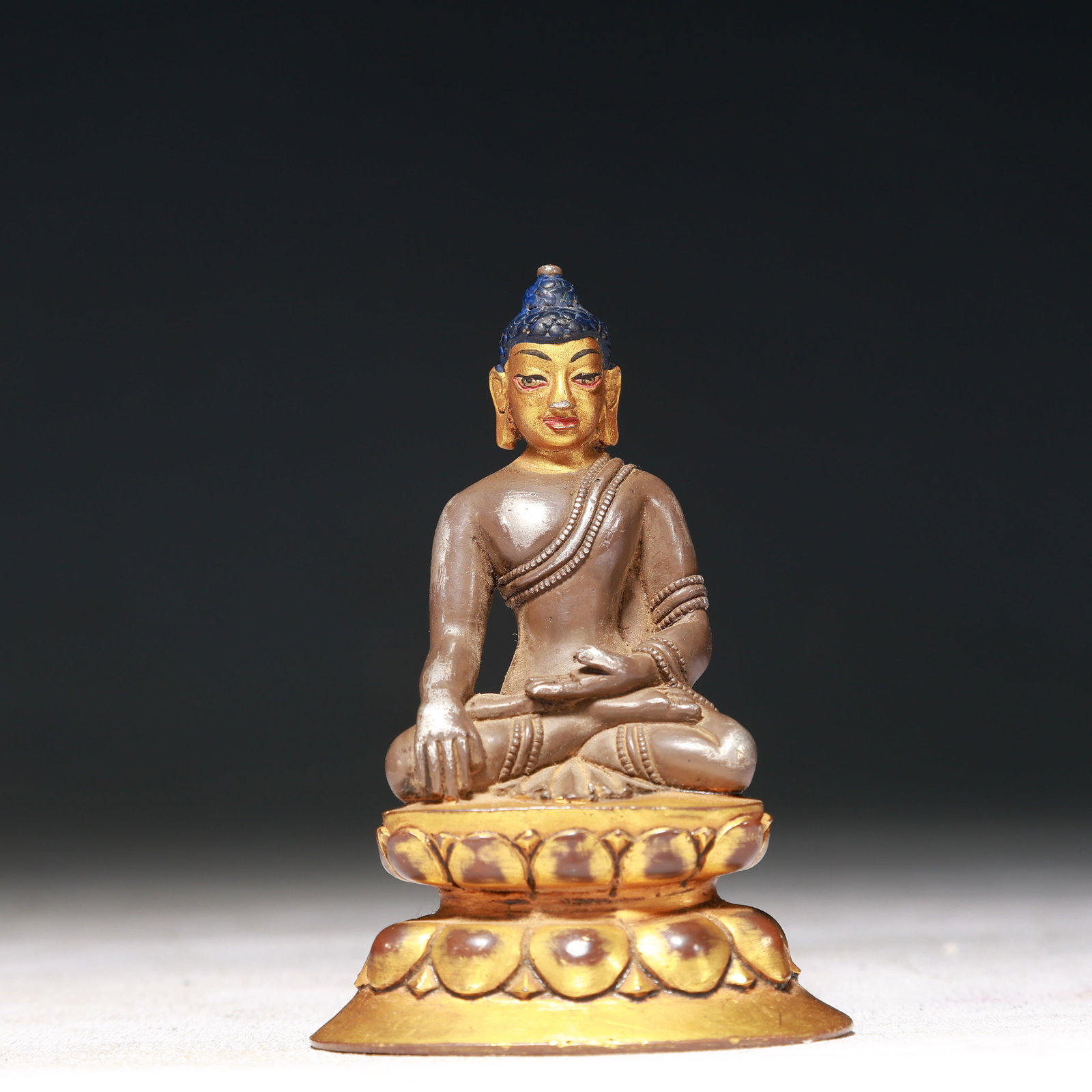 A Solemn Gilt Silver Statue of Sakyamuni: A Solemn Gilt Silver Statue of Sakyamuni,Qing Dynasty,China,Size:2inx1.6inx3in,Weight:150g 纯银鎏金释迦摩尼像,中国清代
