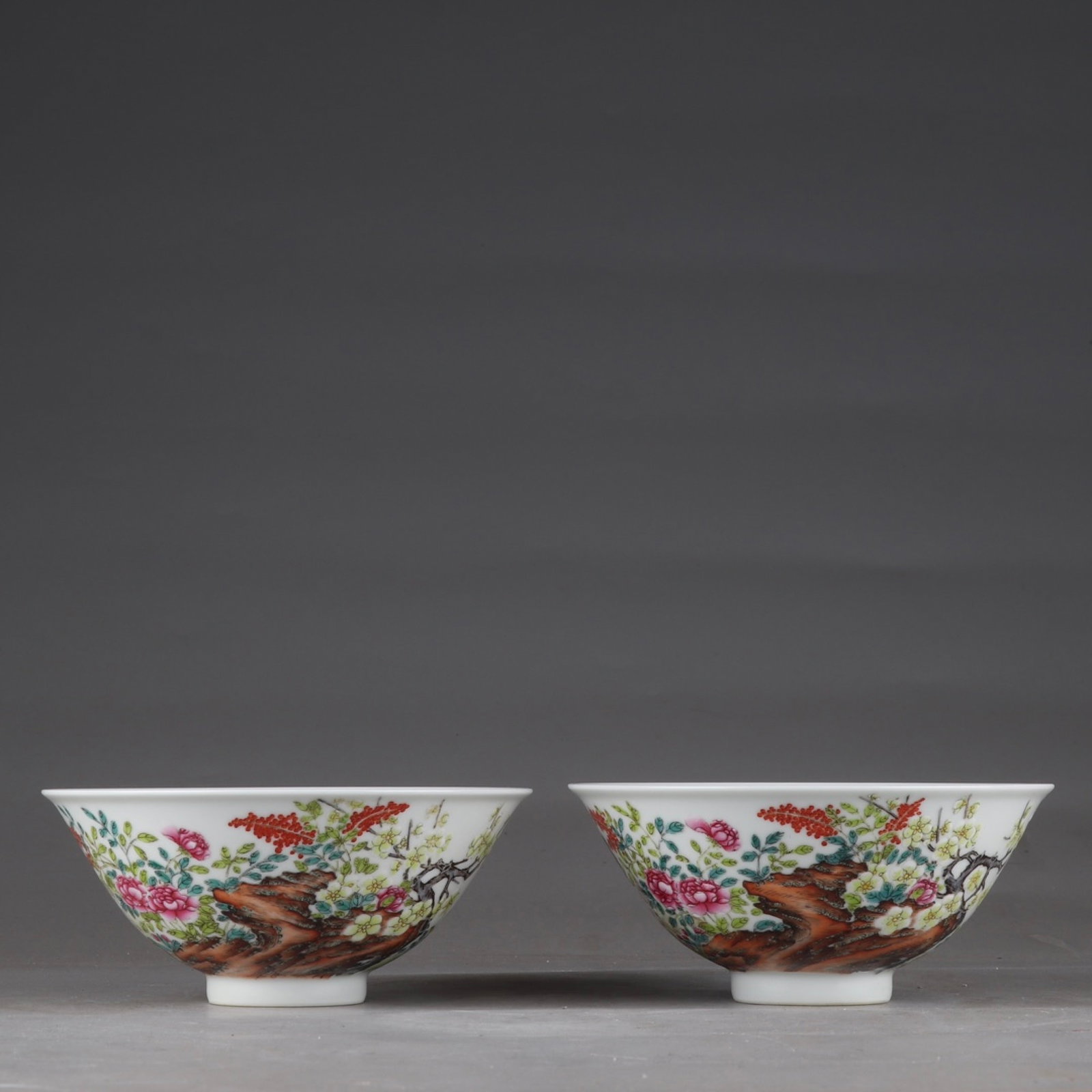 A Pair of Exquisite Famille-Rose Flower Pattern Bowls: A Pair of Exquisite Famille-Rose Flower Pattern Bowls,Qing Dynasty,China,Daoguang Six-character Mark,Size:2.1inx5.6in 一对粉彩花卉纹碗,中国&