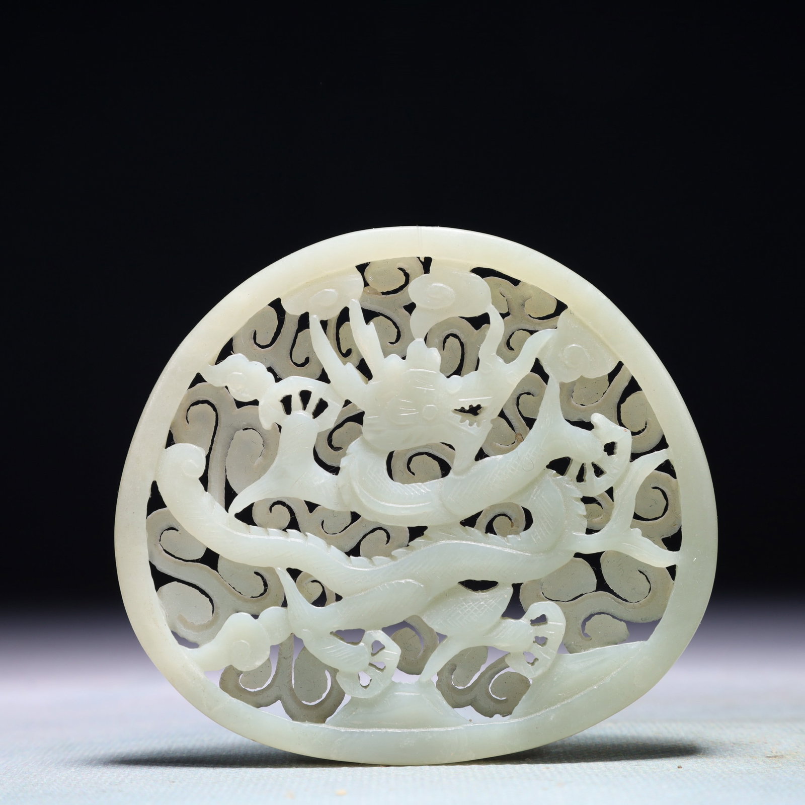 An Exquisite White Jade Auspicious Cloud and Dragon Pattern Pendant: An Exquisite White Jade Auspicious Cloud and Dragon Pattern Pendant,Qing Dynasty,China,Size:3.1inx2.8in,Weight:56.4g 白玉祥云龙纹佩,中国清&#