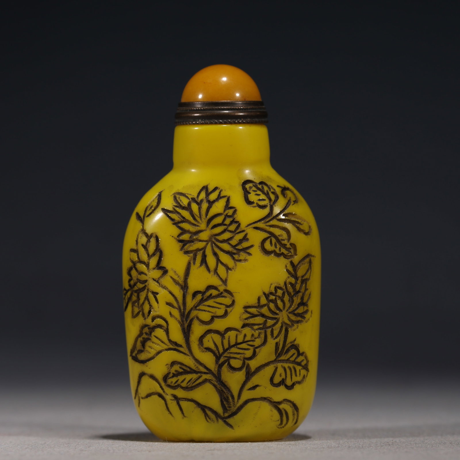 An Exquisite Glass Ink Color Snuff Bottle With Chrysanthemum And Poem Inscription: An Exquisite Glass Ink Color Snuff Bottle With Chrysanthemum And Poem Inscription,China,Qing Dynasty,Four-Character Qianlong Mark,Dimensions:2.8inx1.6in,料器墨彩菊花