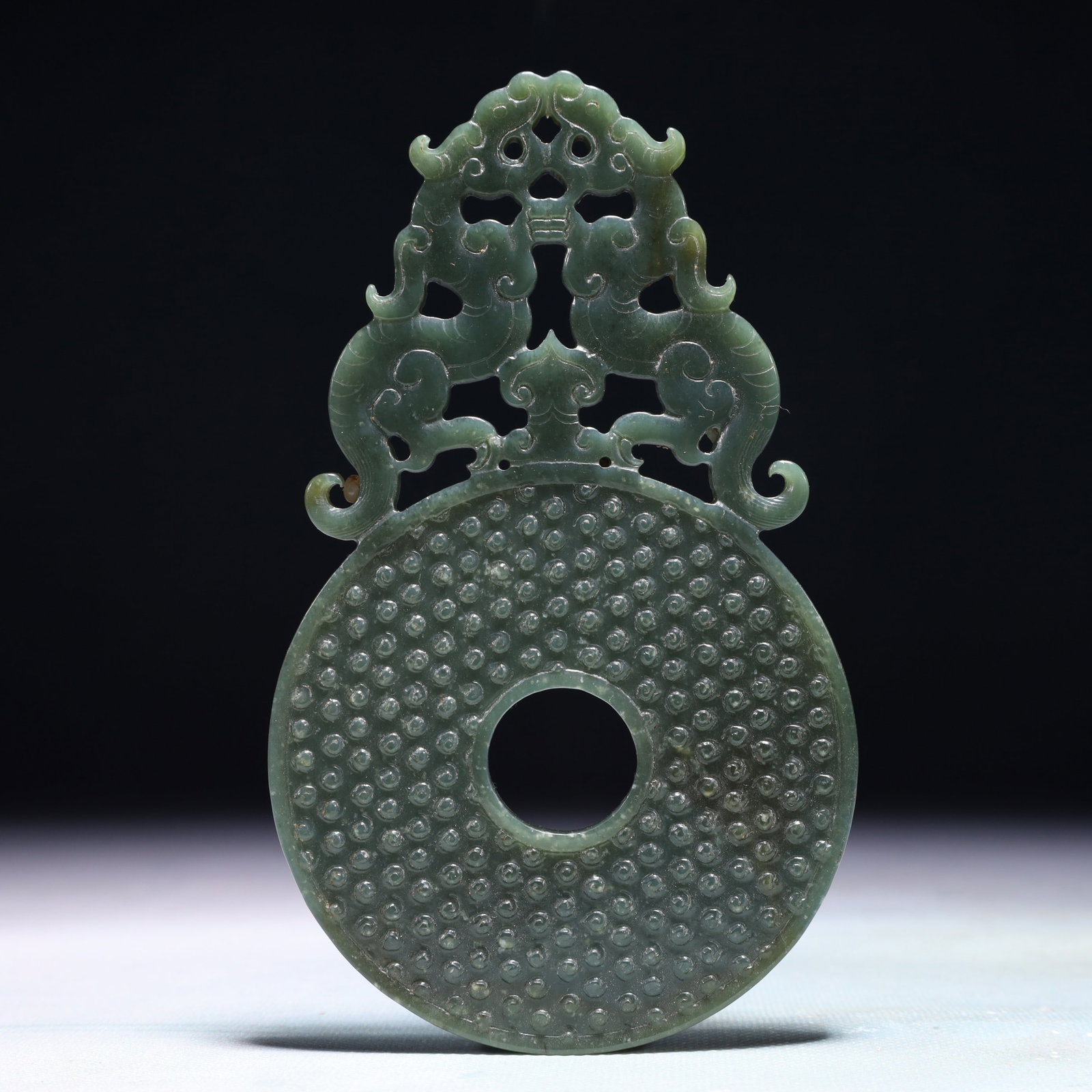 An Exquisite Jasper Dragon Pattern Pendant: An Exquisite Jasper Dragon Pattern Pendant,Qing Dynasty,China,Size:3.5inx9.8in,Weight:153.7g 碧玉龙纹挂件,中国清代