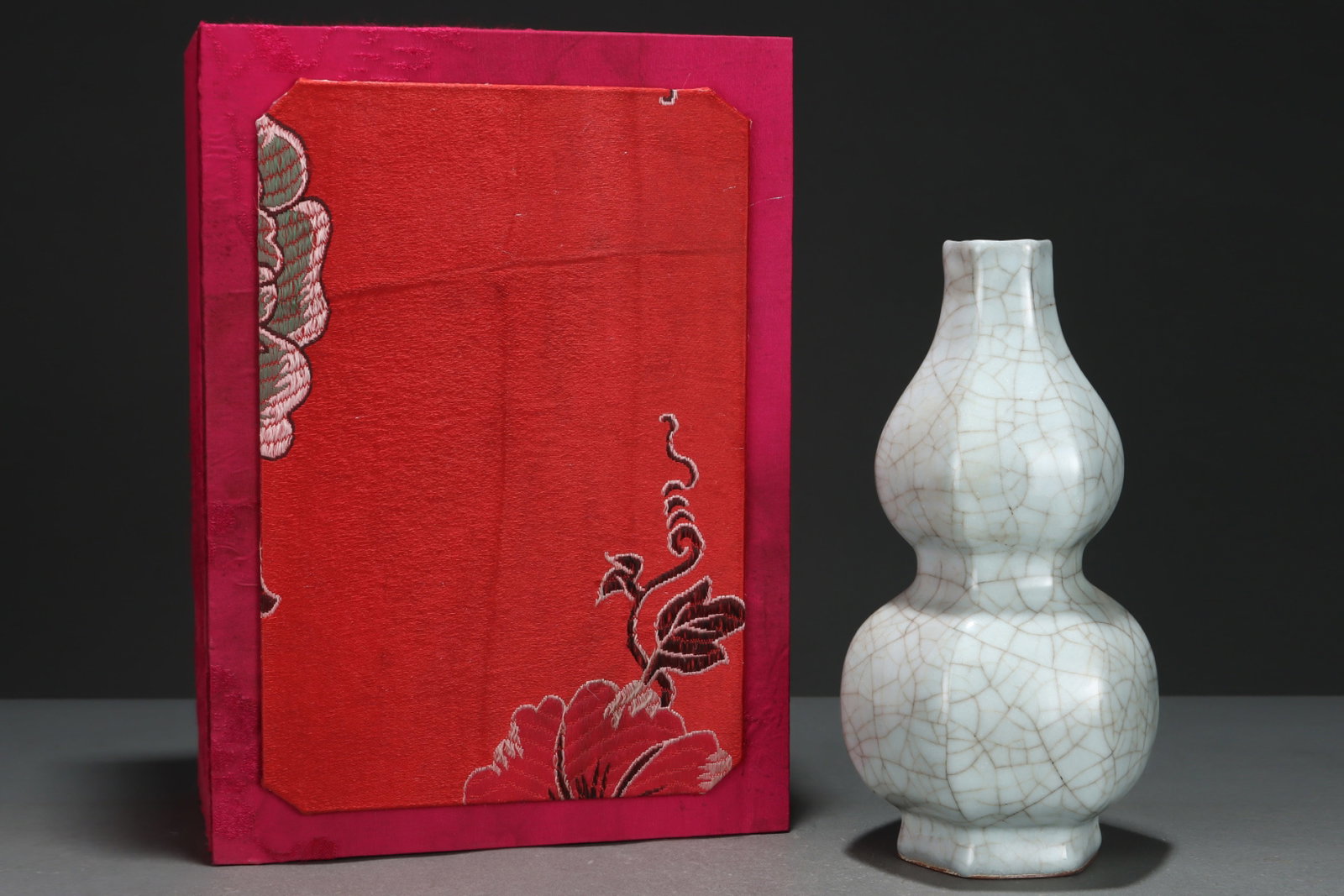 An Exquisite Guan yao Celadon Glazed Gourd-Shaped Vase: An Exquisite Guan yao Celadon Glazed Gourd-Shaped Vase,Song Dynasty,China,With Mark,Size:9.5inx5.1in