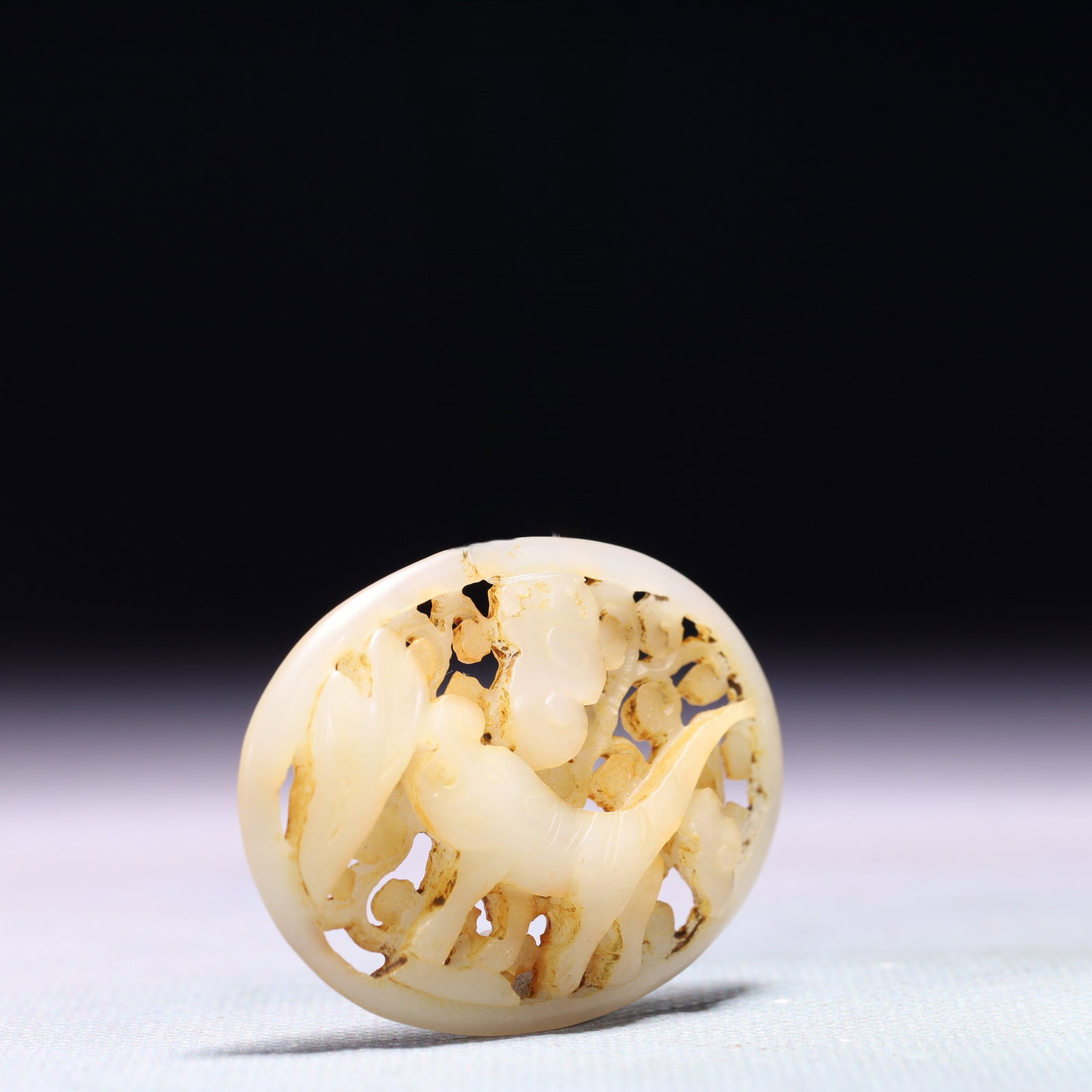 An Exquisite White Jade Beast Pattern Pendant - 3