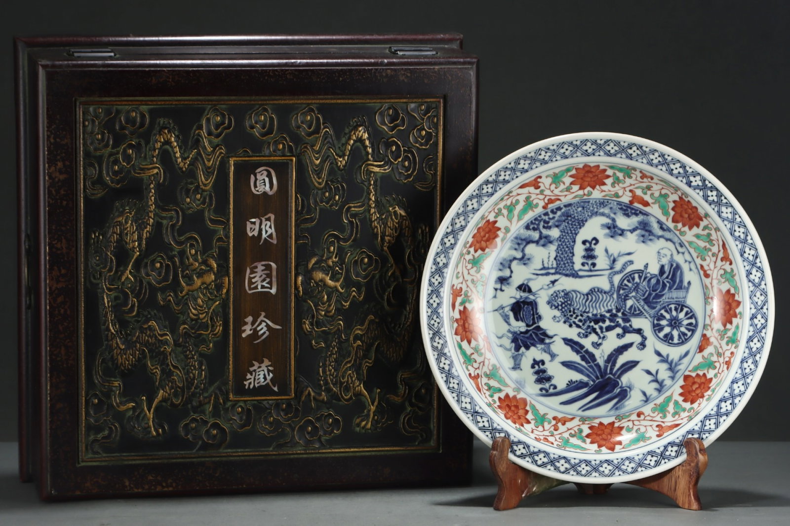 An Exquisite Blue and White Red-and-Green Glazed Character and Story Pattern Plate: An Exquisite Blue and White Red-and-Green Glazed Character and Story Pattern Plate,Yuan Dynasty,China,Size:2.8inx14.8in 青花红绿彩人物故事纹