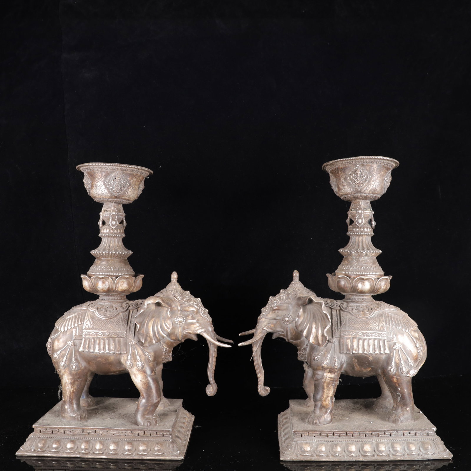 A Pair of Exquisite Silver-Plated Bronze Elephant Ornaments (1 of 16)