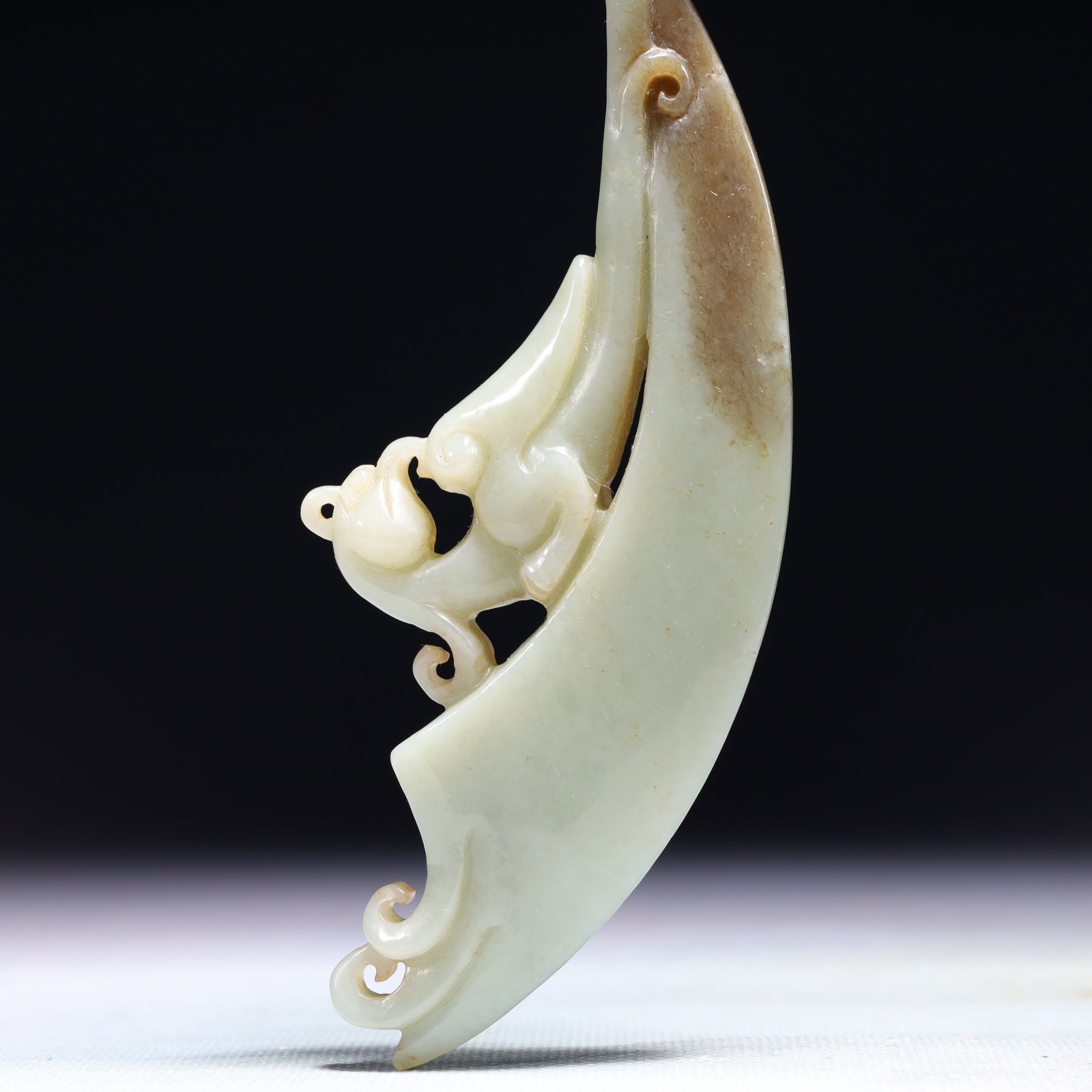 An Exquisite White Jade Beast Pattern Pendant - 3