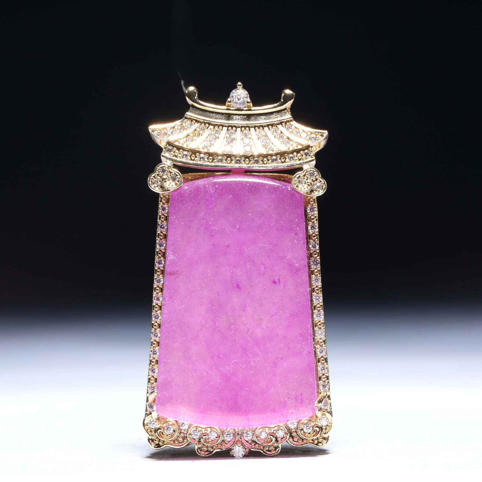 An Exquisite Auspicious Cloud Pattern Pendant,Inlaid Gems: An Exquisite Auspicious Cloud Pattern Pendant,Inlaid Gems,Size:1.5inx0.5inx3in,Weight:62.6g 一个精美的祥云纹吊坠,镶宝石