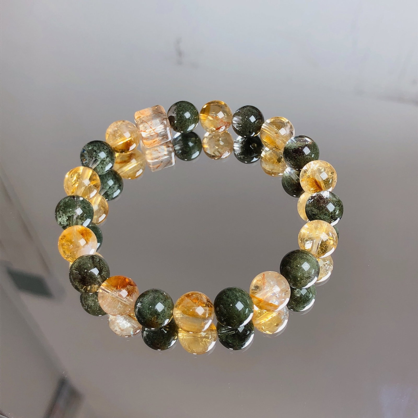 An Exquisite Crystal Bracelet - 2